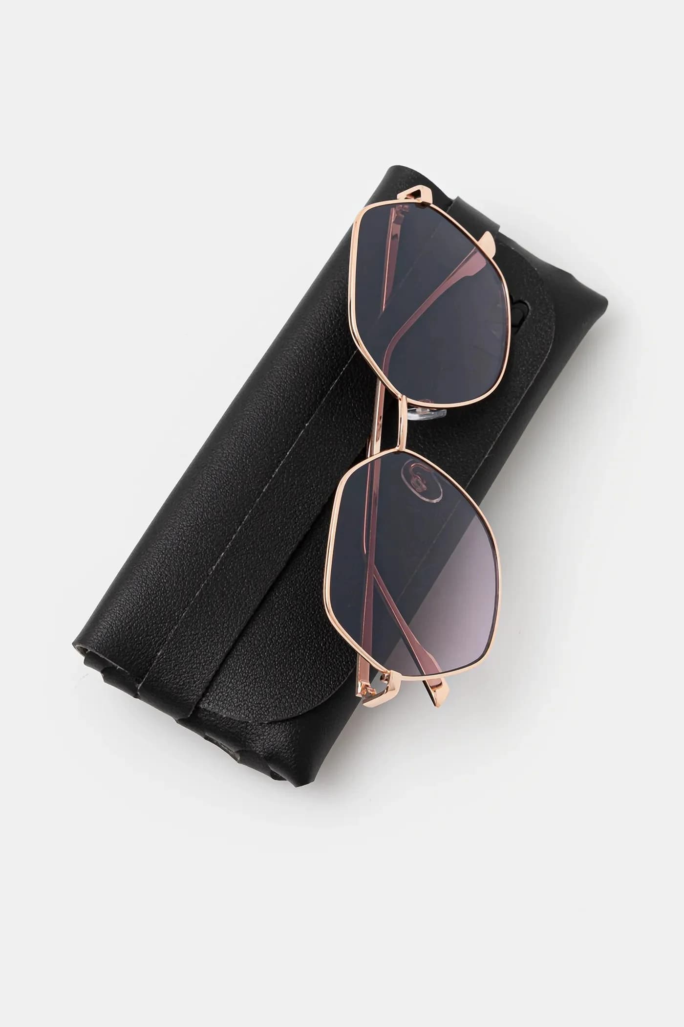 Солнцезащитные очки - фото 3