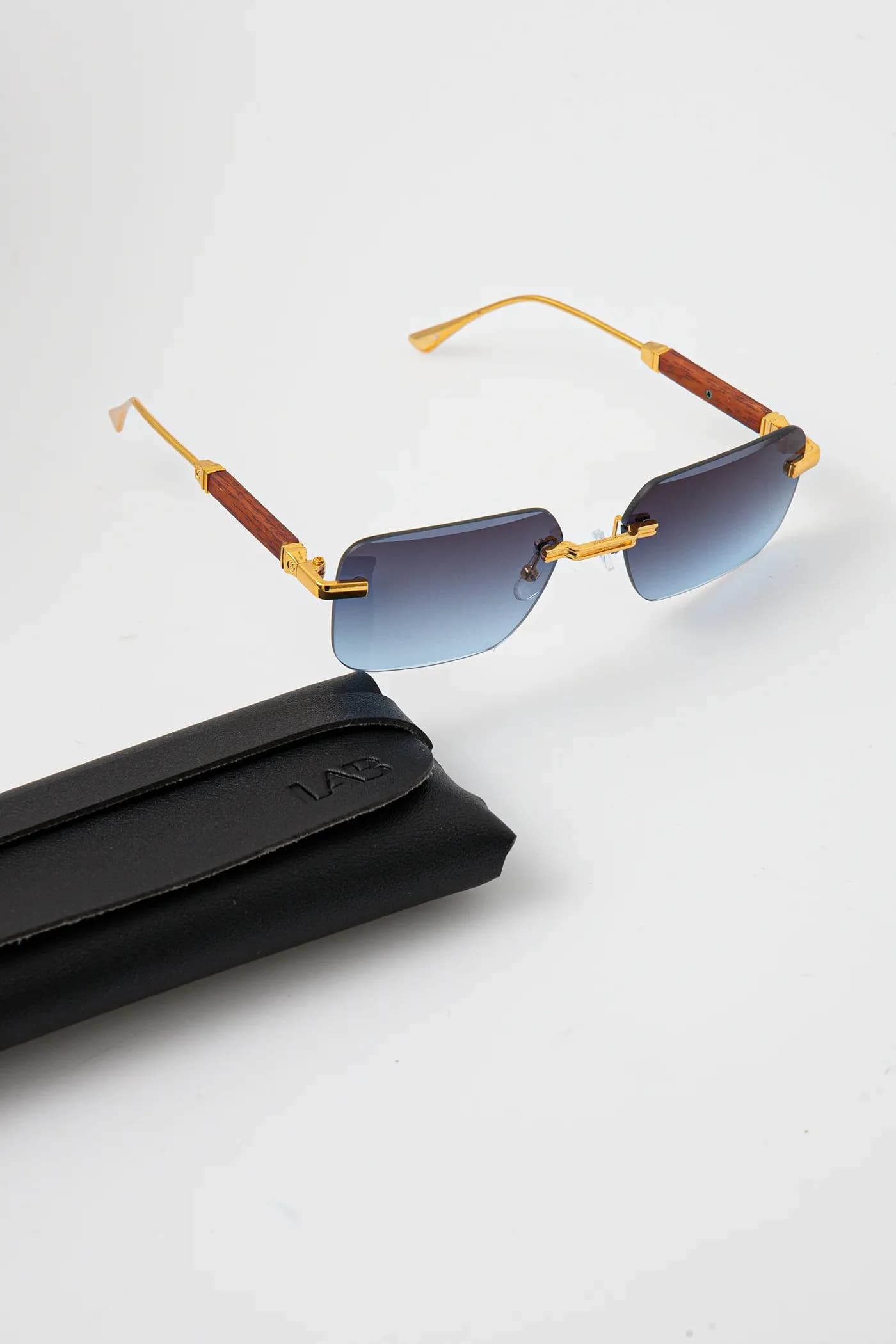 Солнцезащитные очки - фото 3