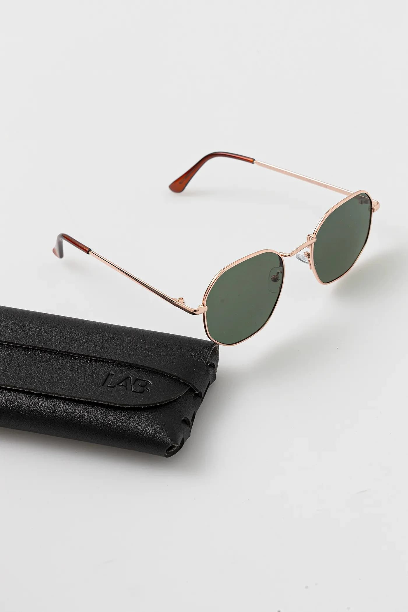 Солнцезащитные очки - фото 3