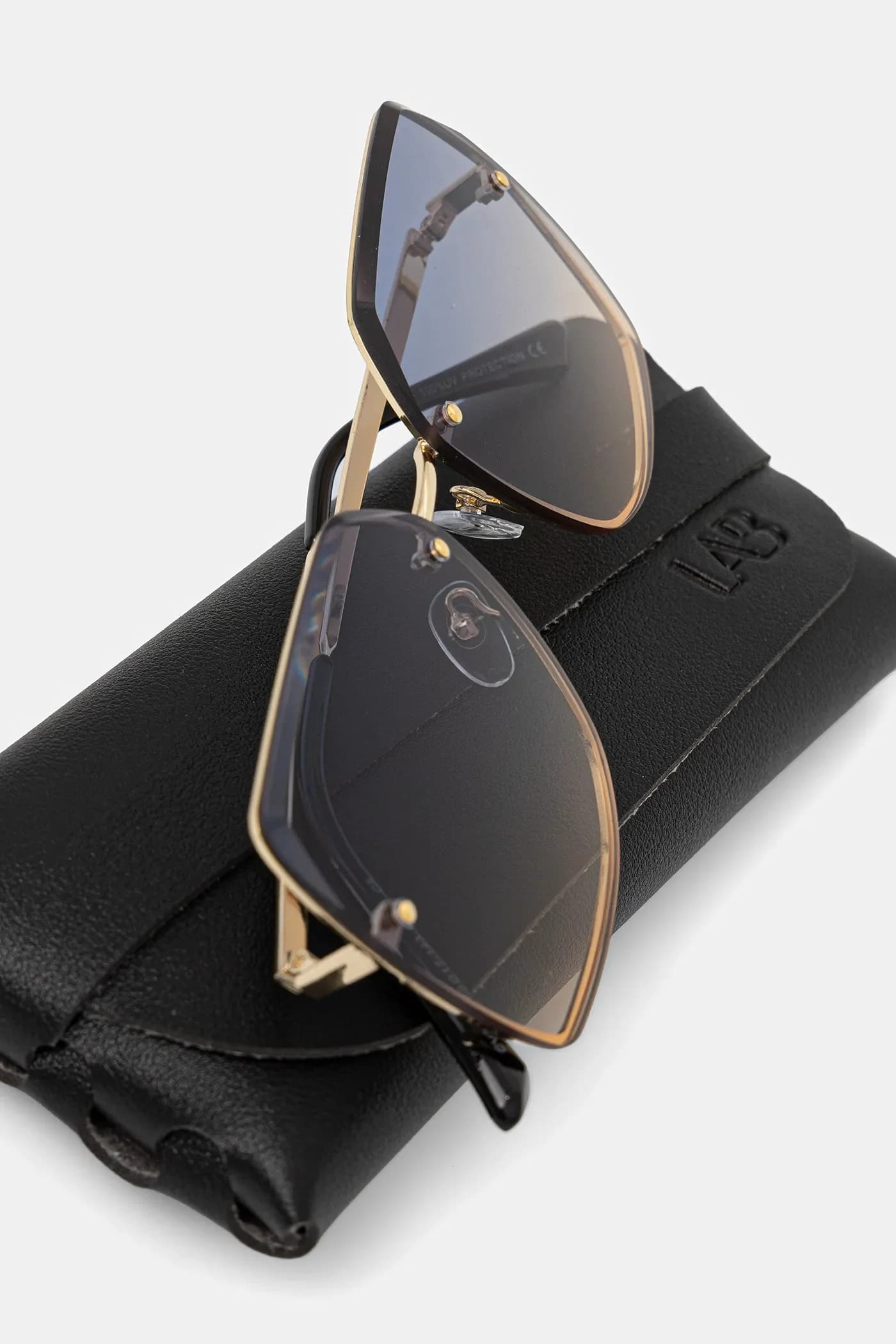 Солнцезащитные очки - фото 3