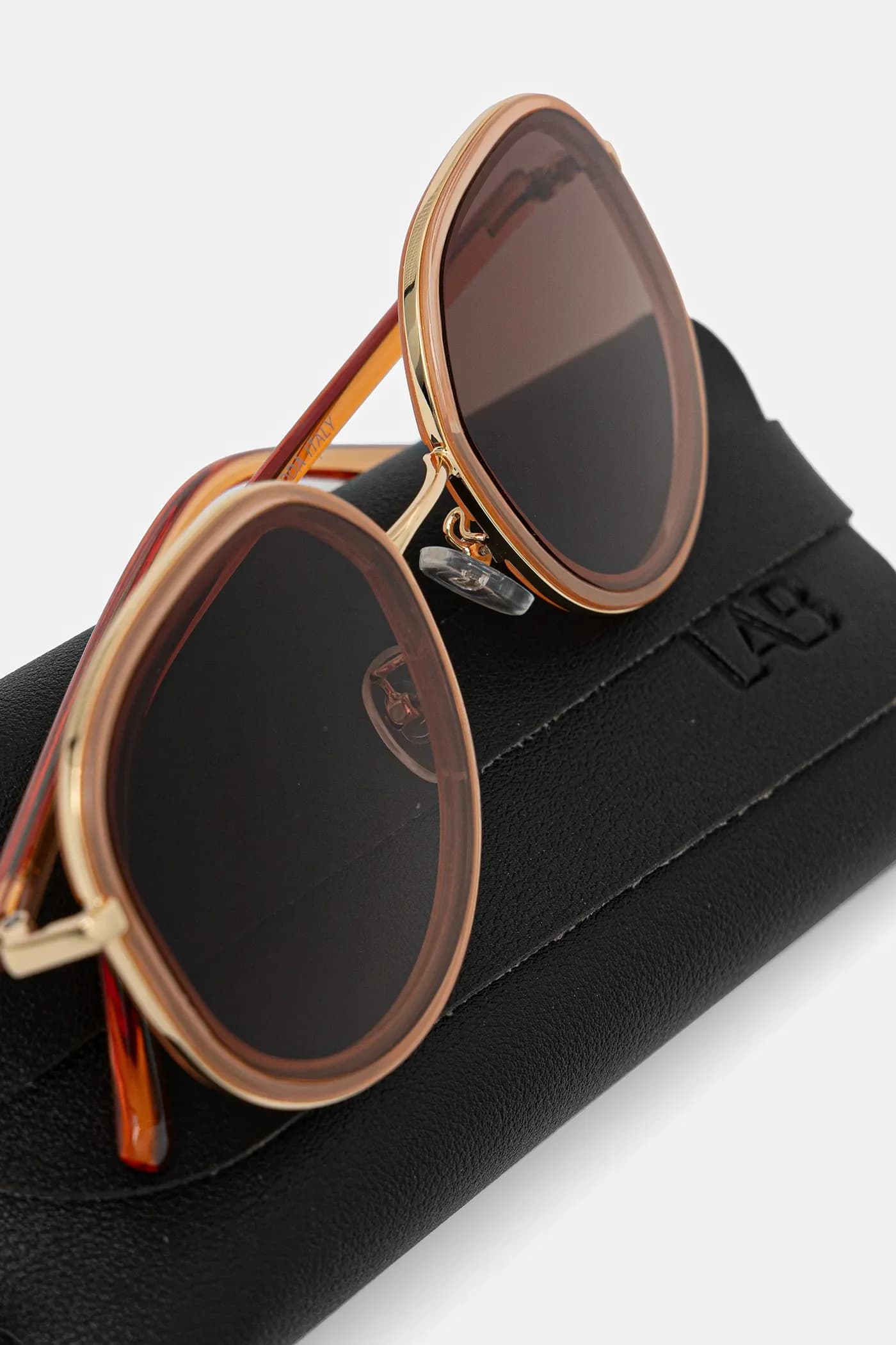 Солнцезащитные очки - фото 3