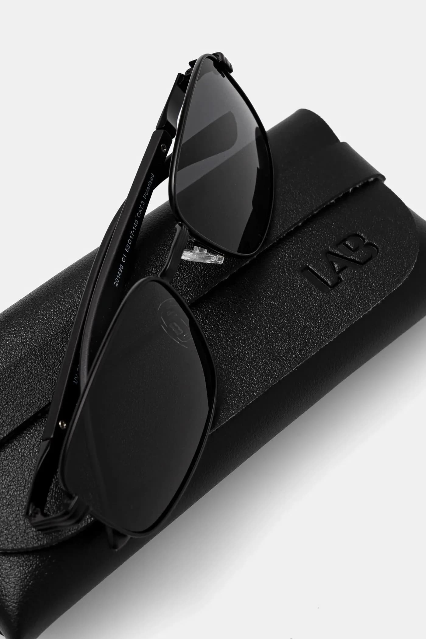 Солнцезащитные очки - фото 3