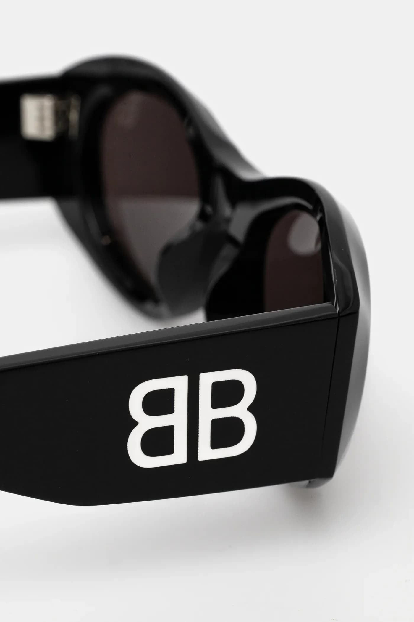 Солнцезащитные очки - фото 3