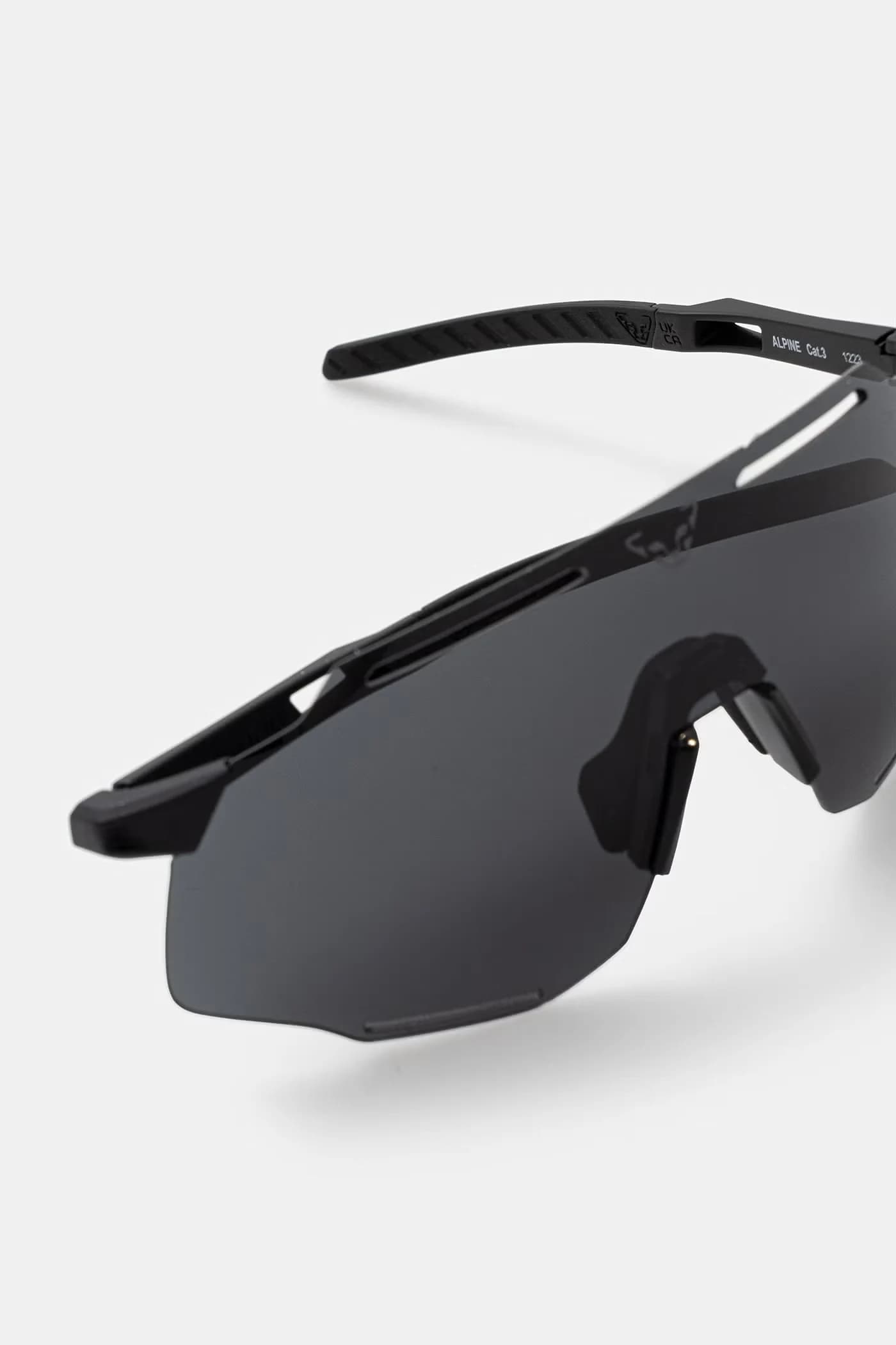 Солнцезащитные очки - фото 3