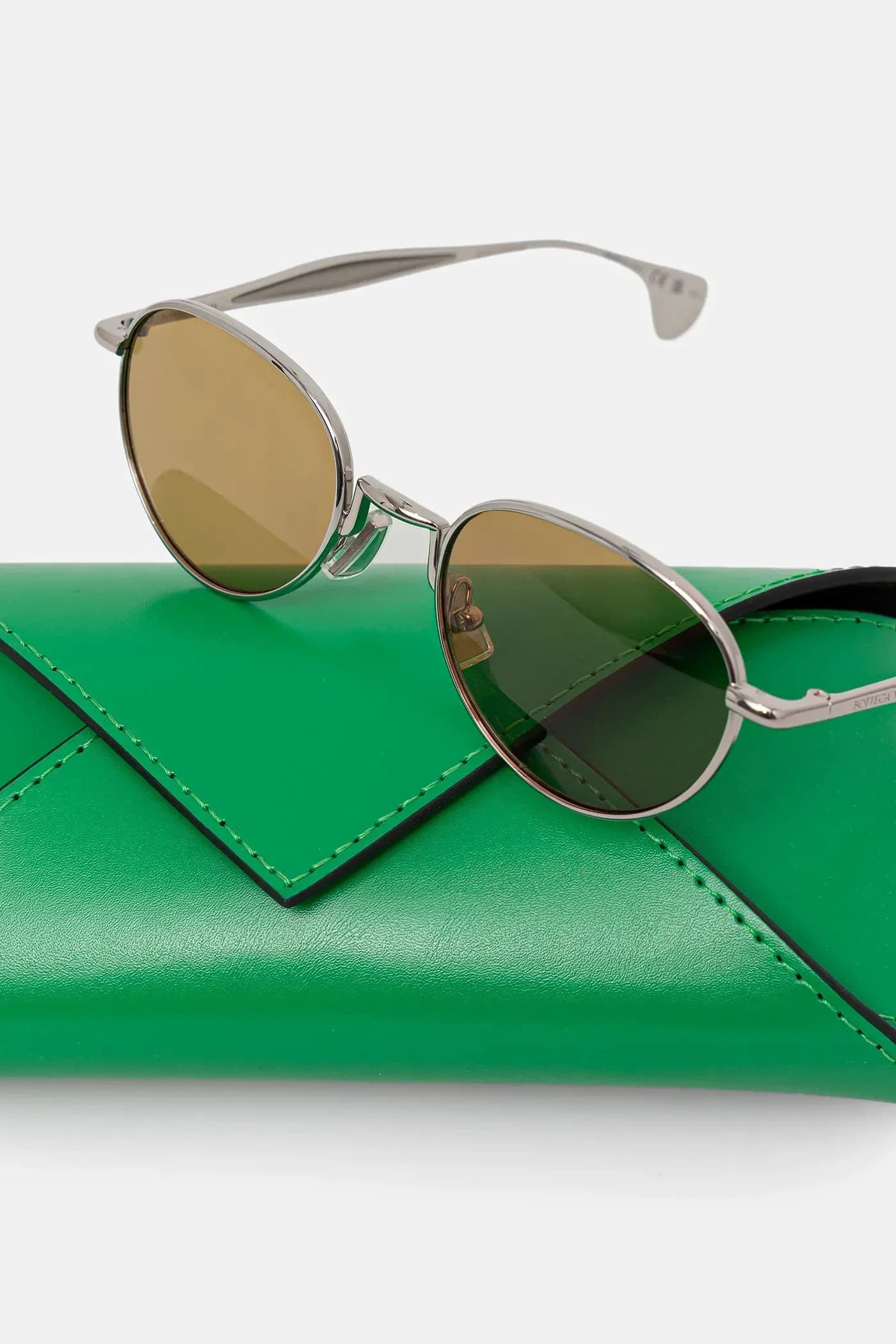 Солнцезащитные очки - фото 6