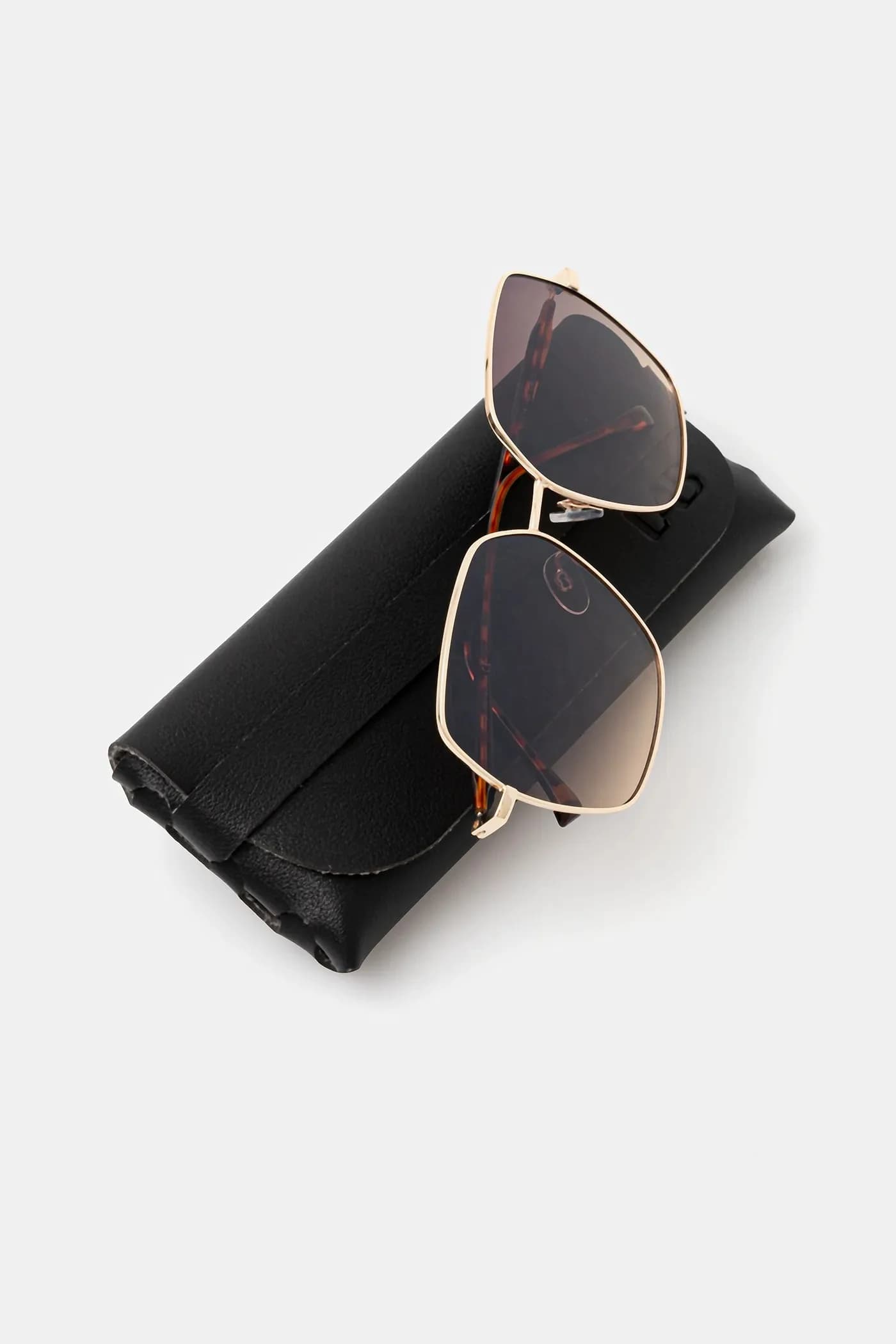 Солнцезащитные очки - фото 3