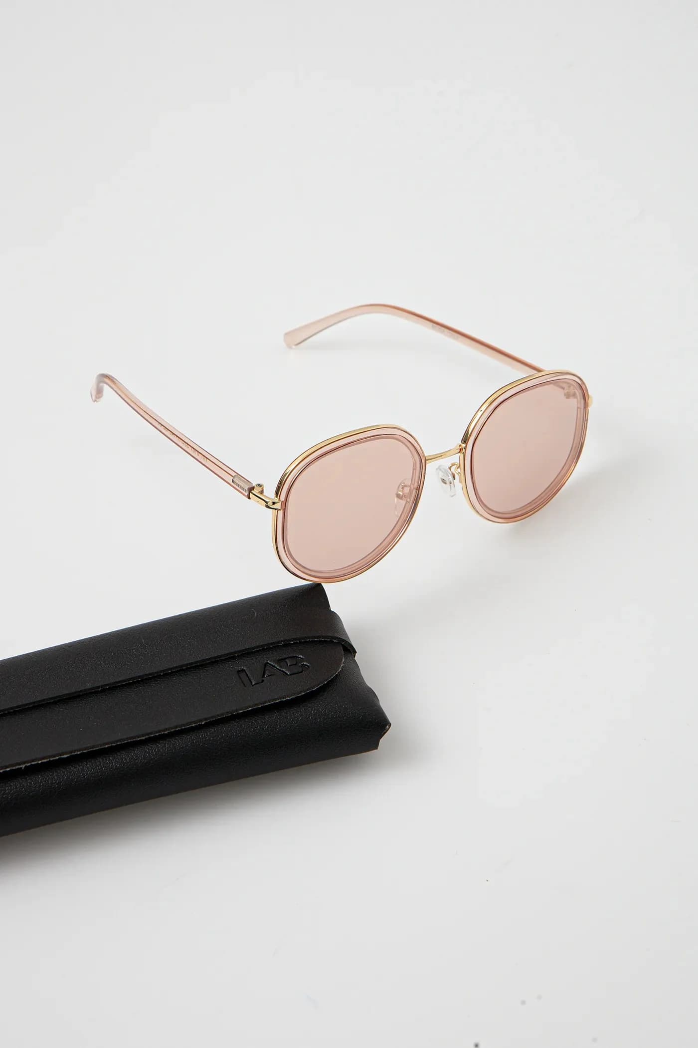 Солнцезащитные очки - фото 3