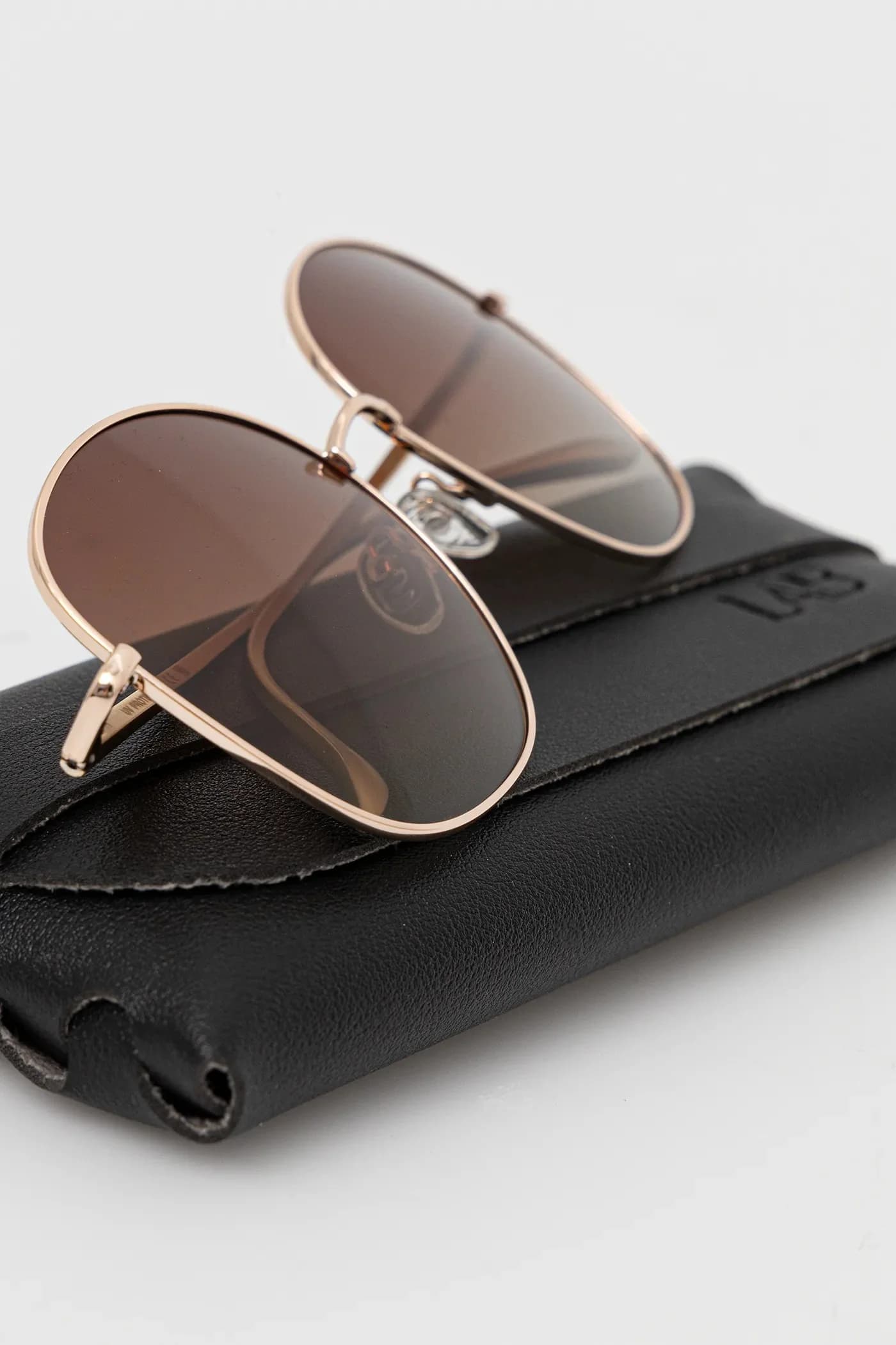 Солнцезащитные очки - фото 3