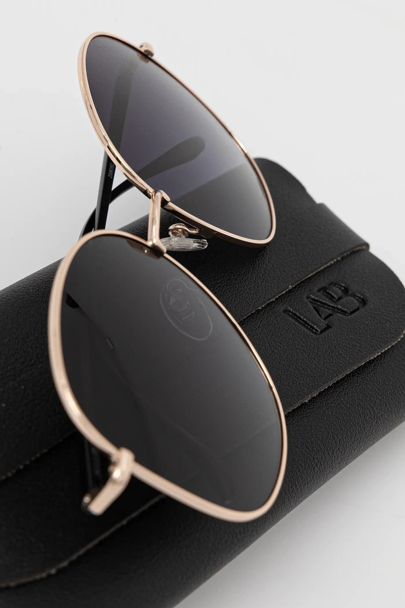 Солнцезащитные очки - фото 3