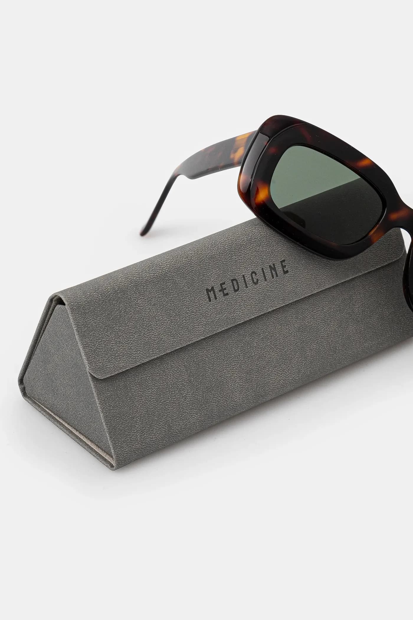 Солнцезащитные очки - фото 4