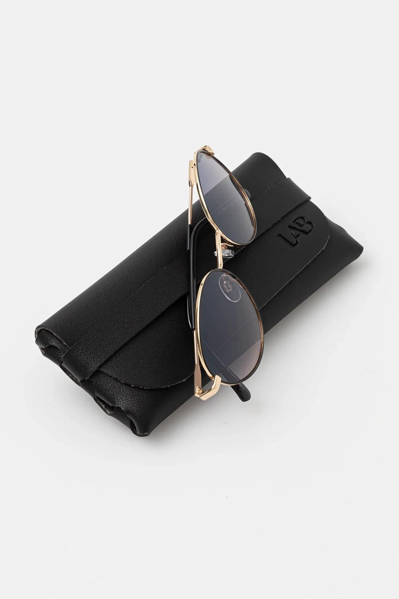 Солнцезащитные очки - фото 3