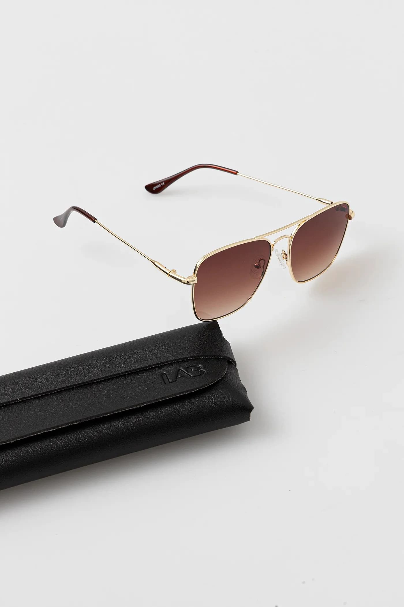 Солнцезащитные очки - фото 3