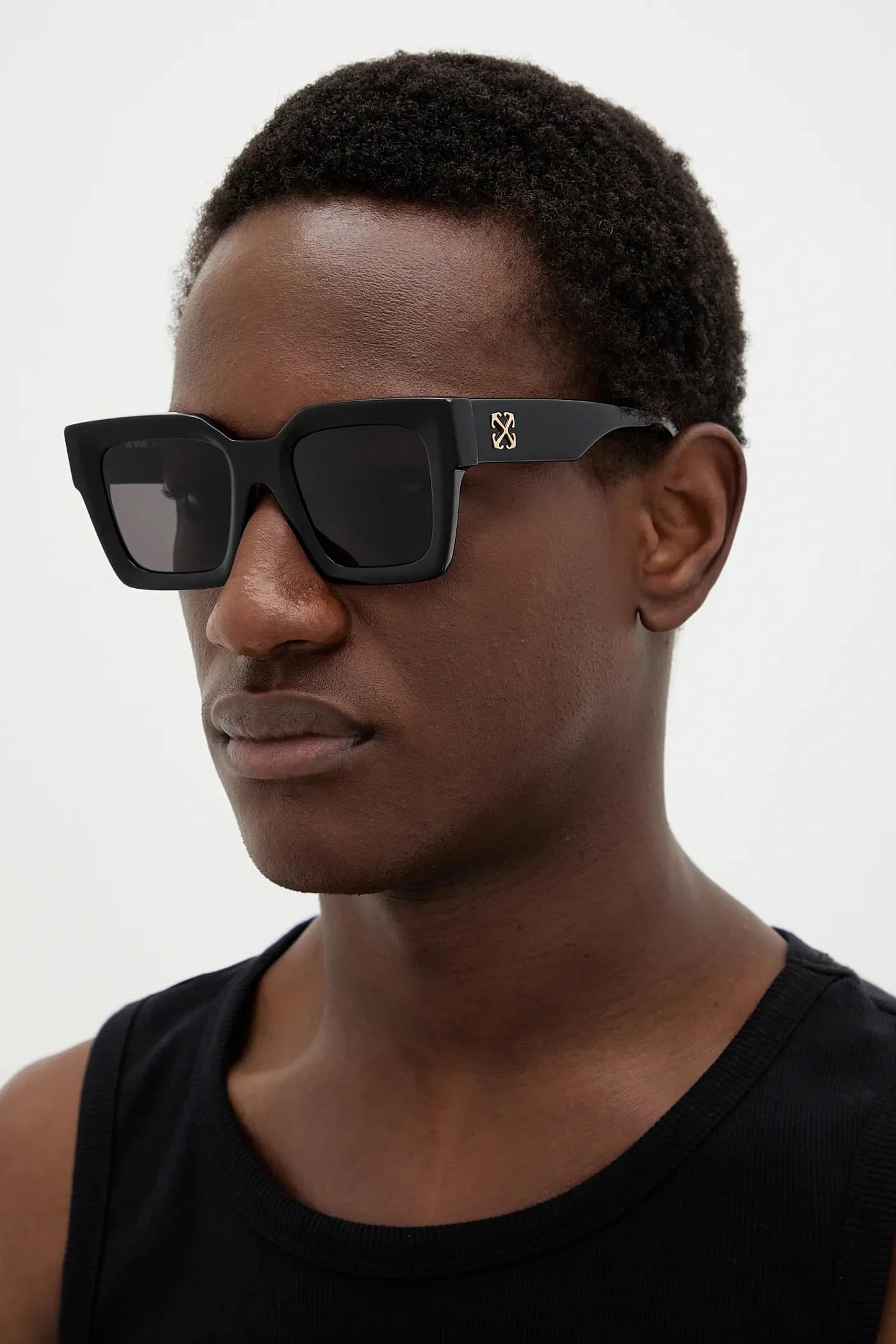 Солнцезащитные очки - фото 2