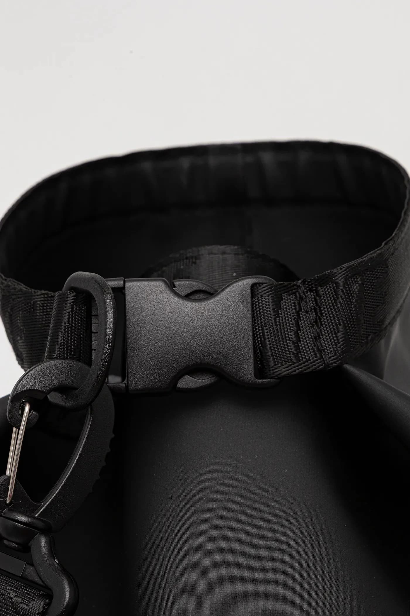 Водонепроницаемый чехол Dry Bag 20л. - фото 5