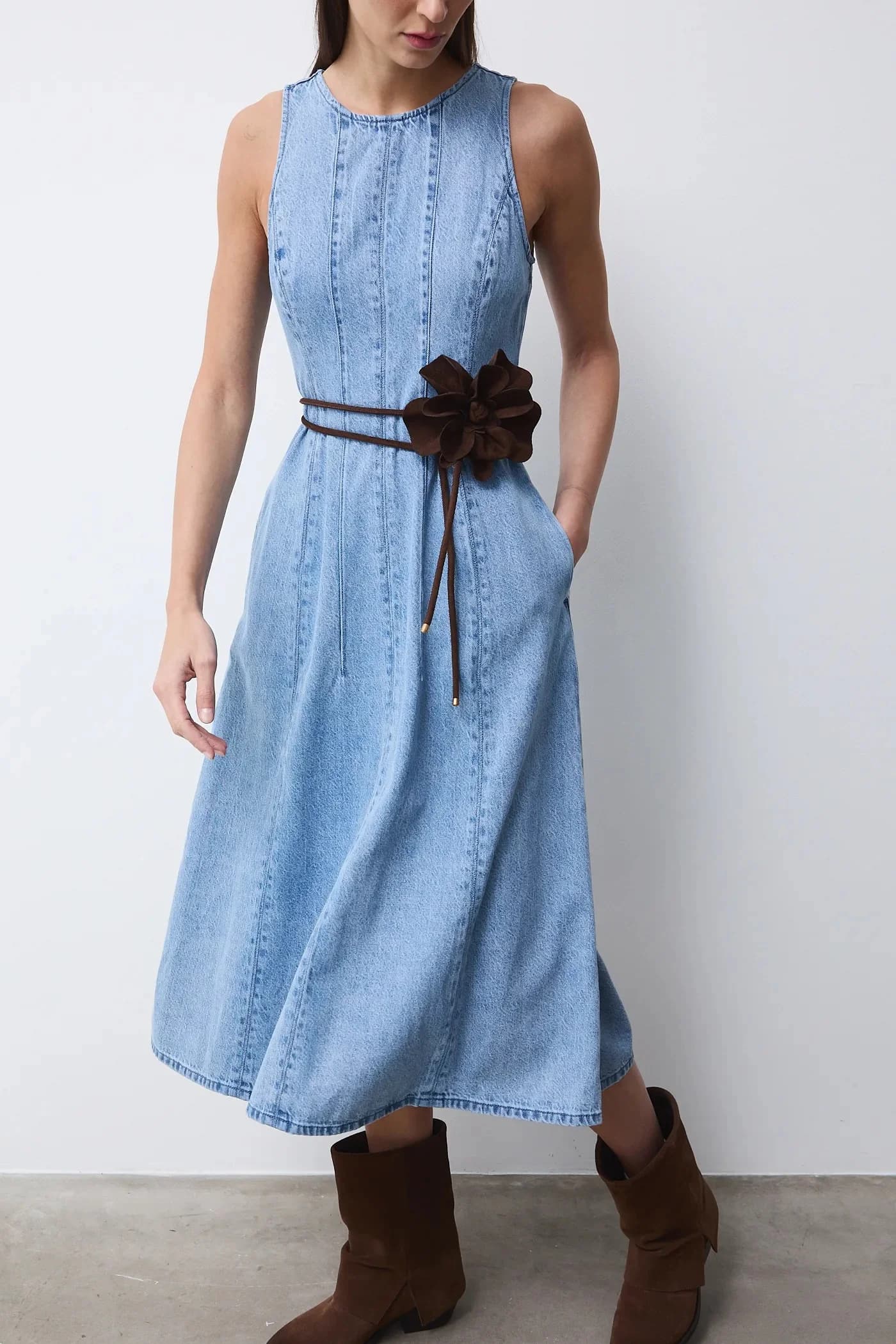 Женский ремень из искусственной замши.