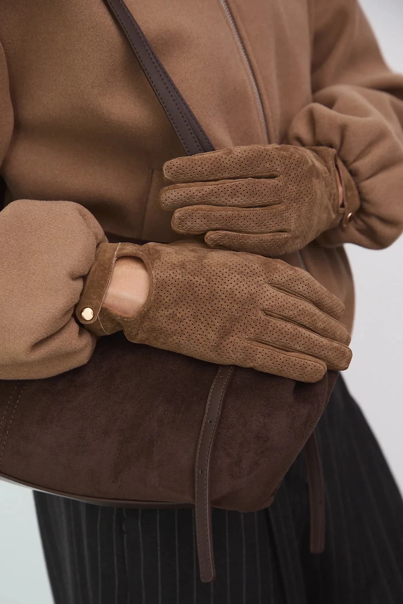 Замшевые перчатки