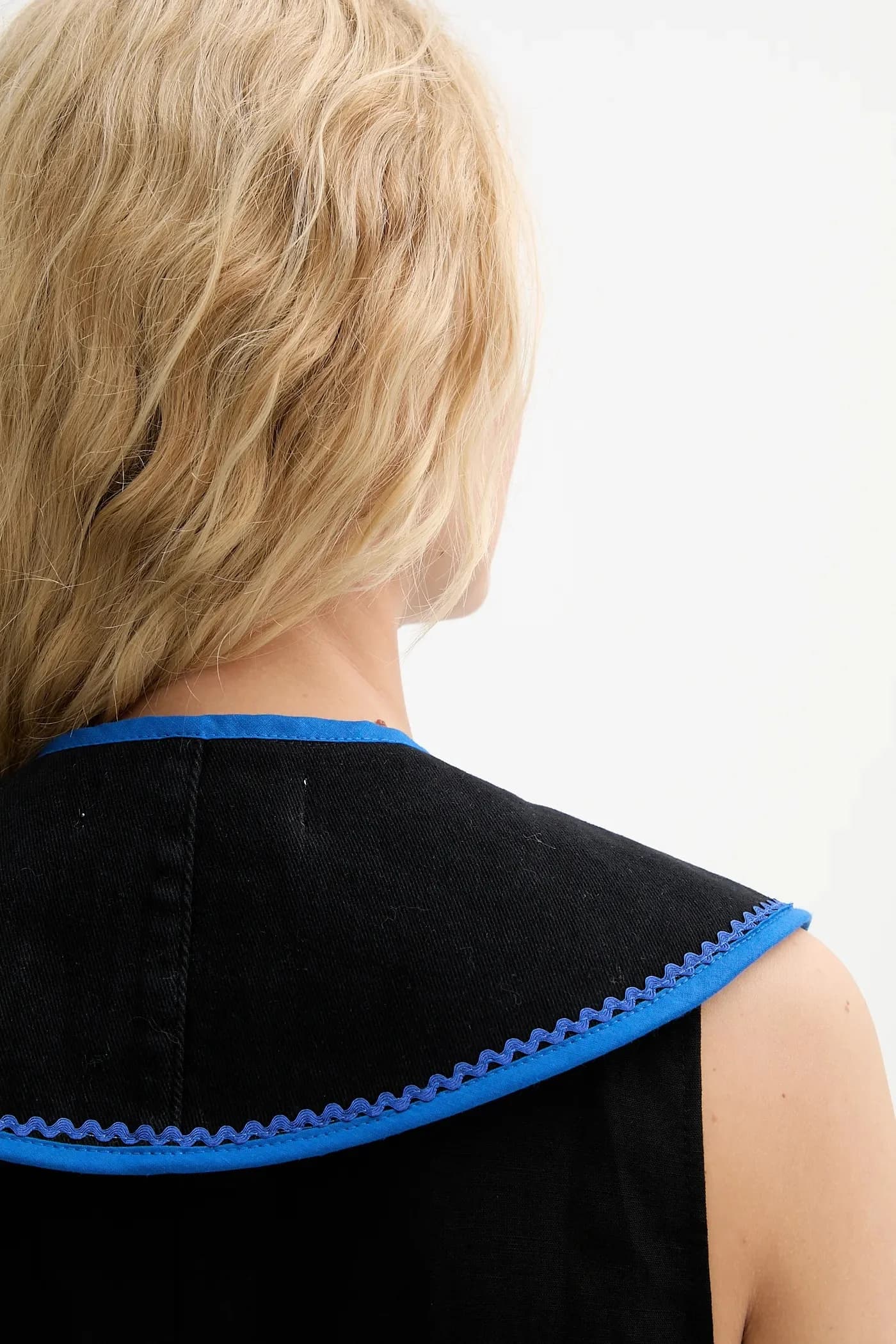 Декоративный воротник из креативного переработанного денима. - фото 4