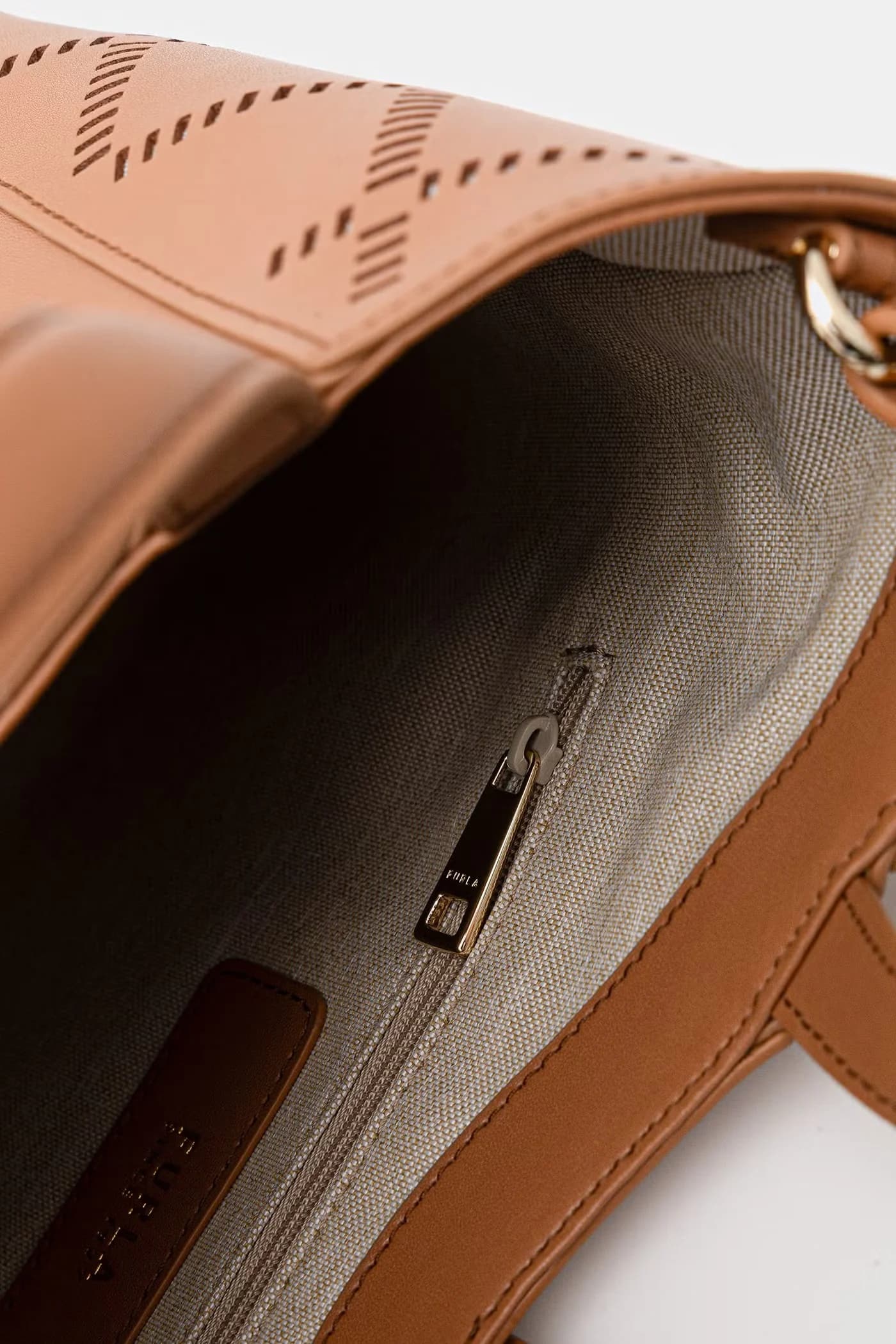 Женская кожаная сумка через плечо Goccia S Tote - фото 5