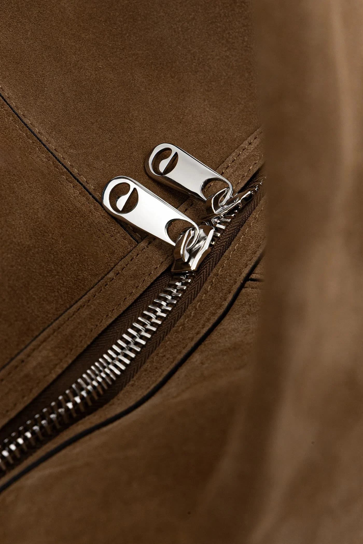 Сложенная замшевая сумочка - фото 5