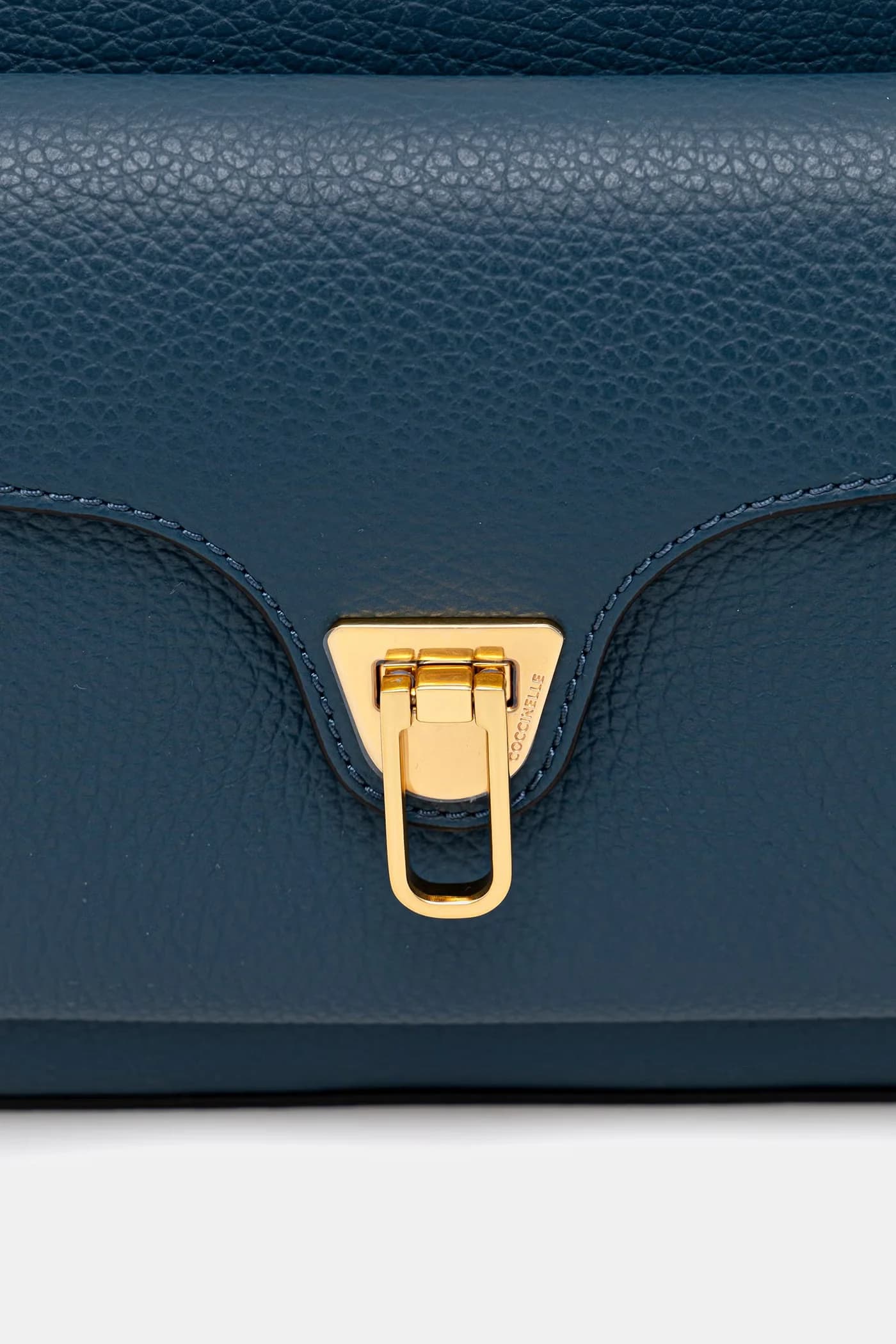 Кожаная сумка Coccinelle BEAT SOFT - фото 4