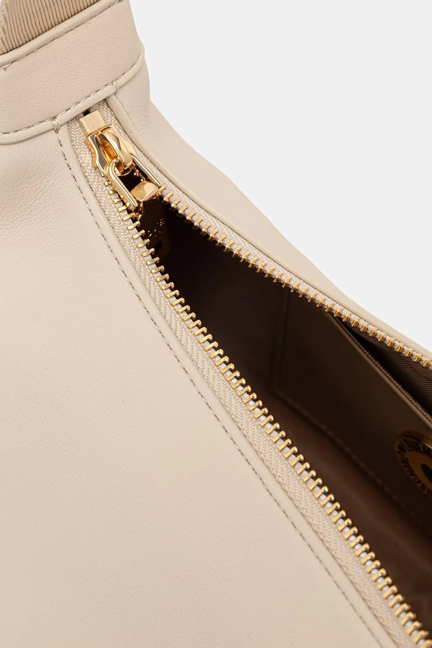 Женская сумка-круассан из искусственной кожи. - фото 5