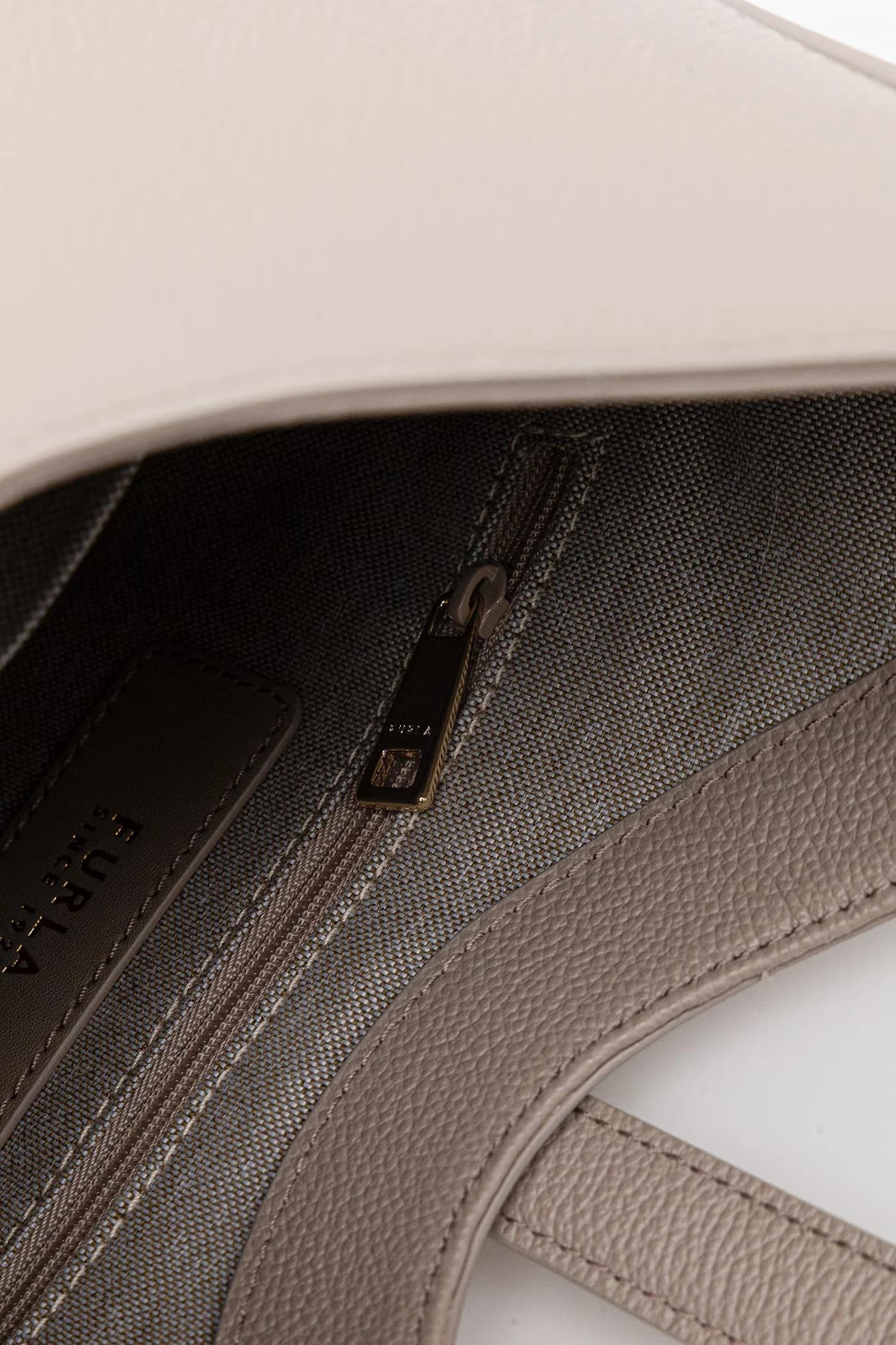 Женская кожаная сумка Goccia S Hobo - фото 5