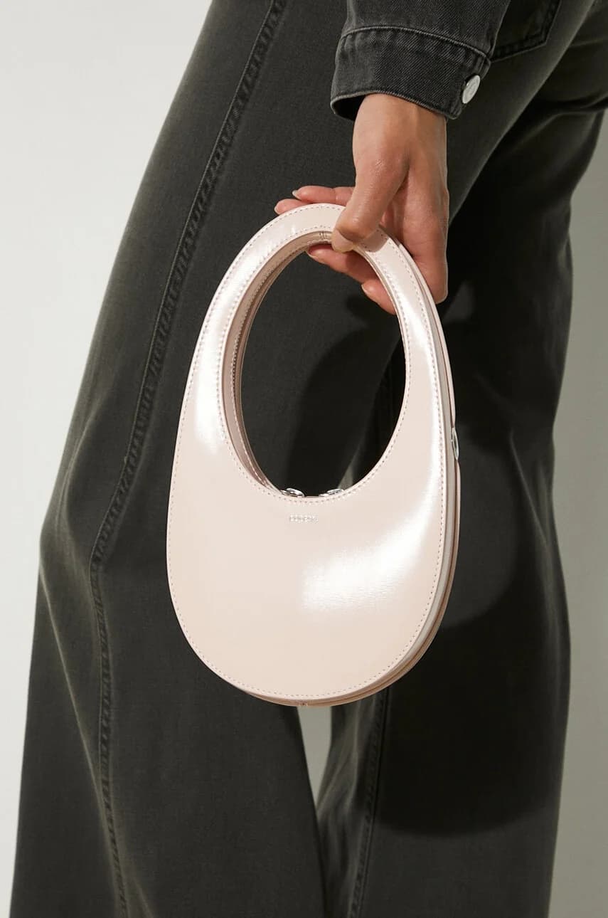 Миниатюрная глянцевая сумка через плечо - фото 7