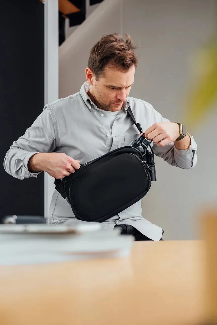 Сумка через плечо Sling Plus объемом 6 л - фото 7