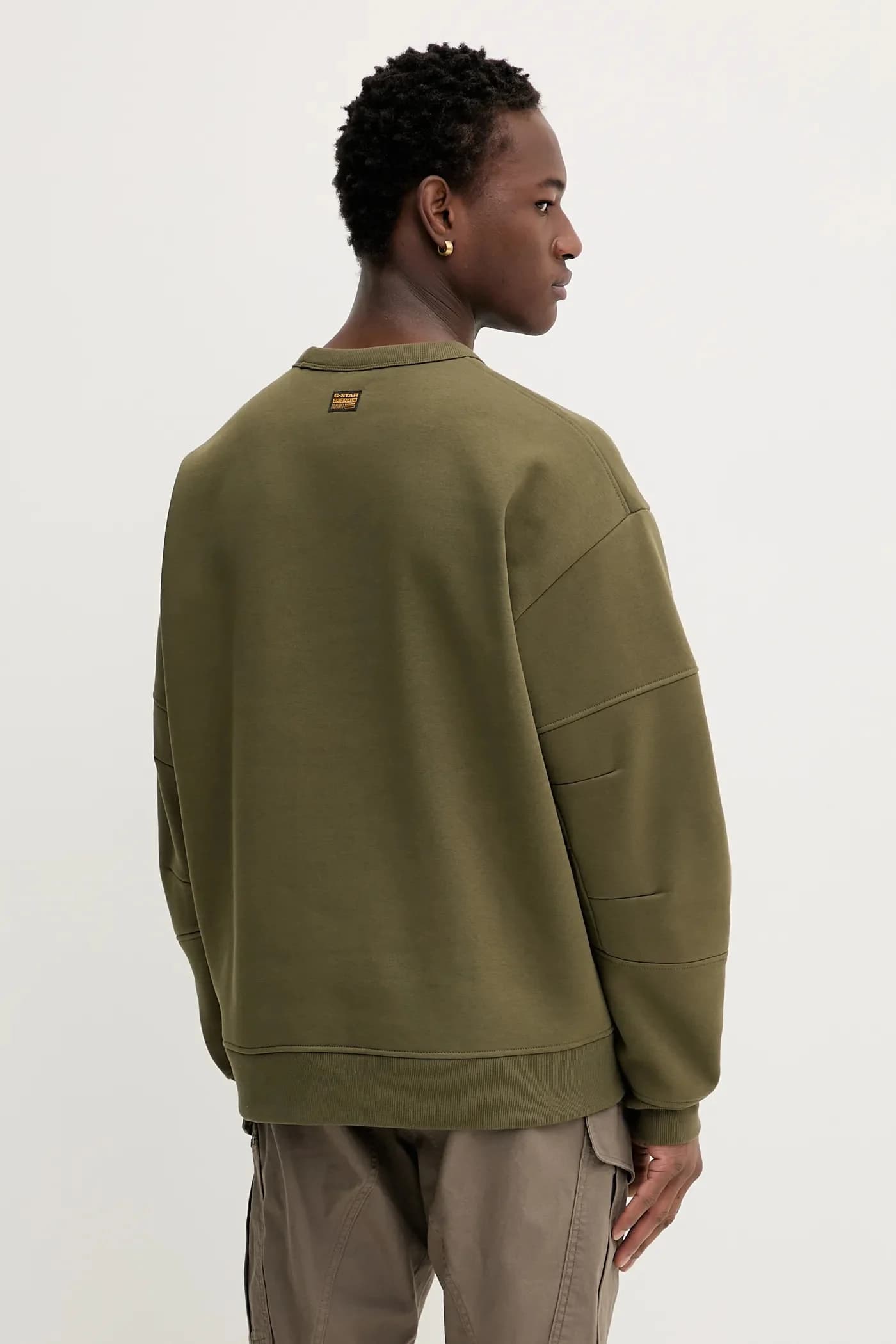 Свободная толстовка сконструированного кроя - фото 3