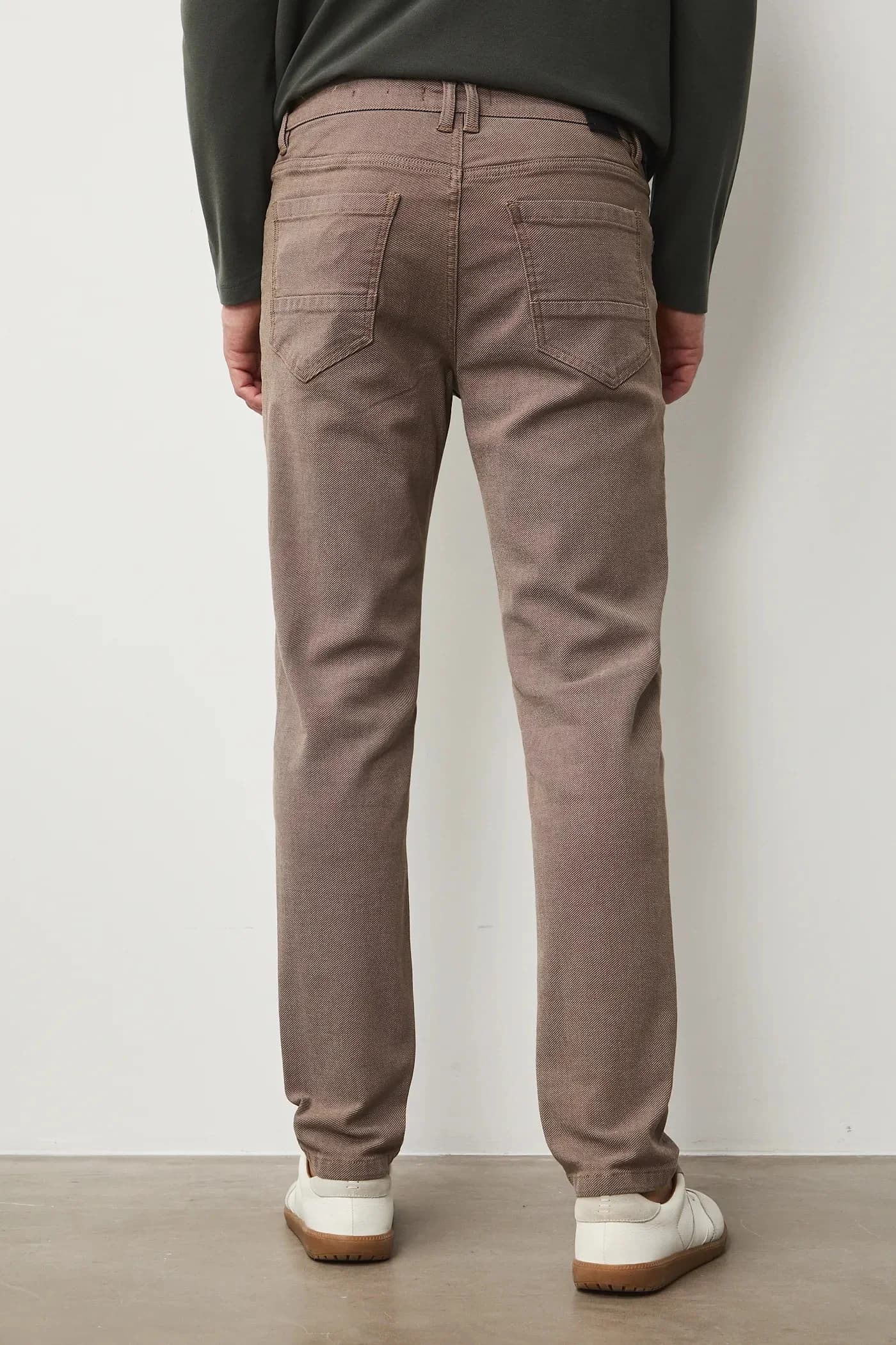 Мужские джинсы узкого кроя - фото 3