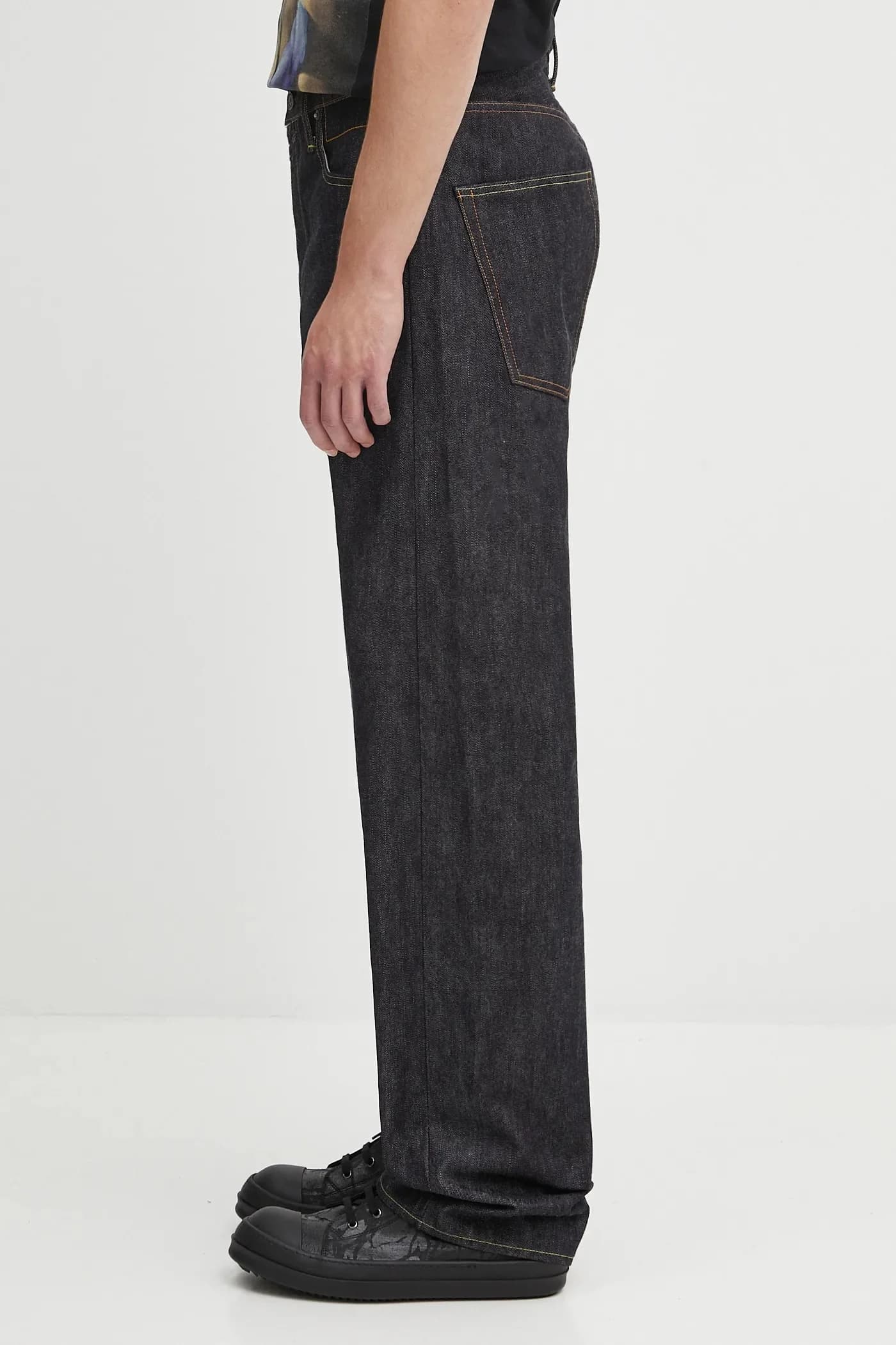 Джинсы с социальной скульптурой - фото 2