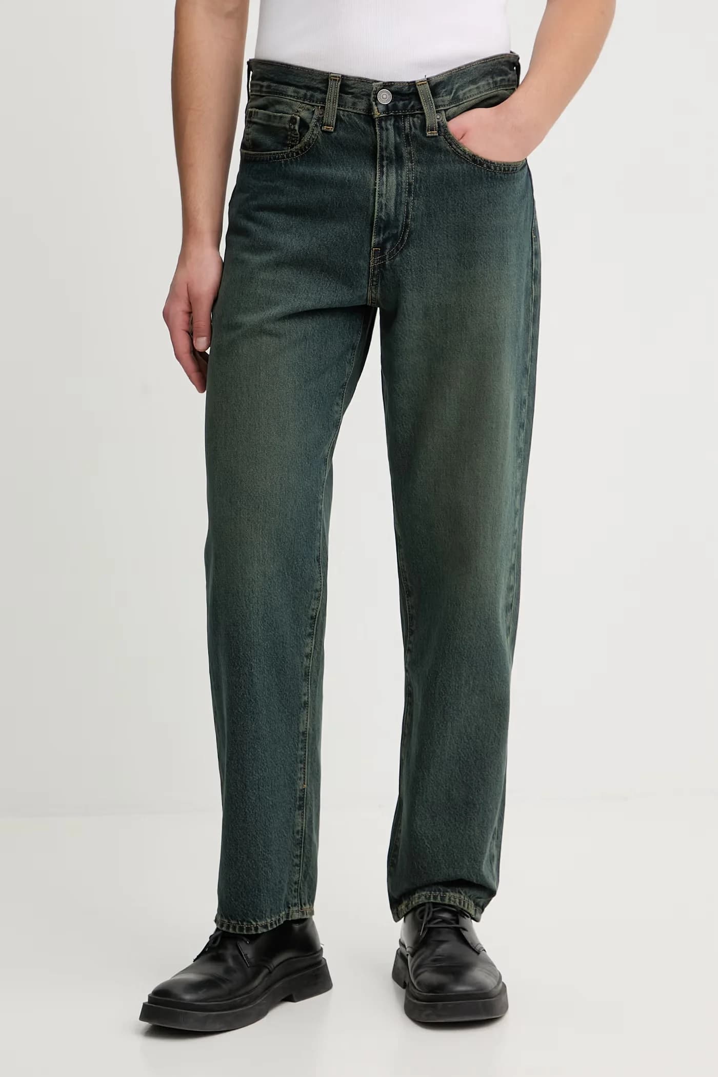 568™ СВОБОДНЫЕ ПРЯМЫЕ джинсы