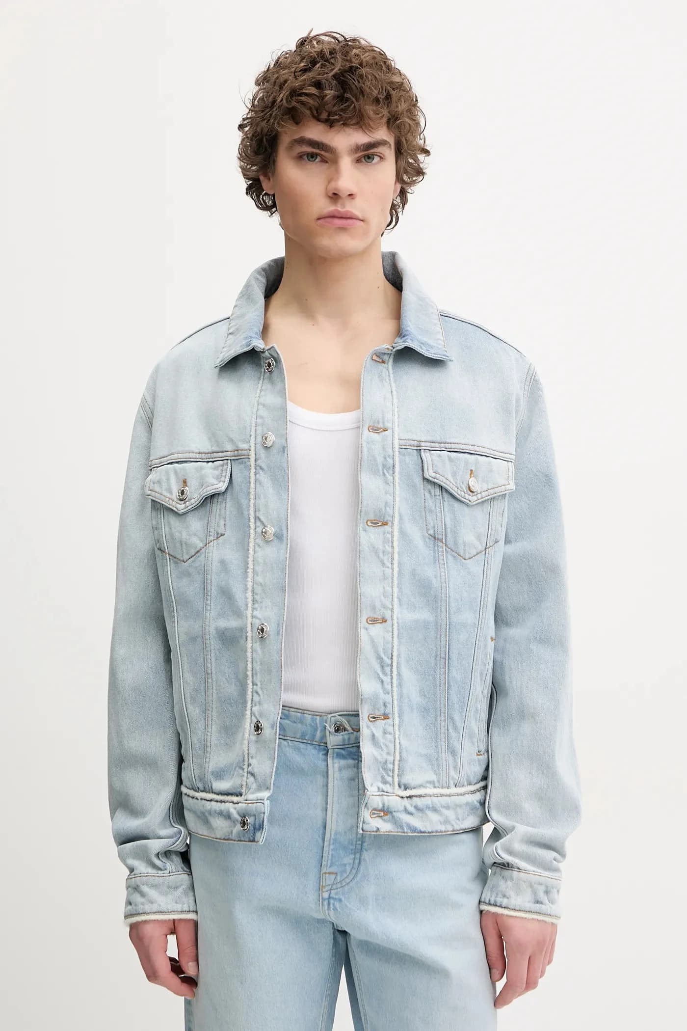 Джинсовая куртка