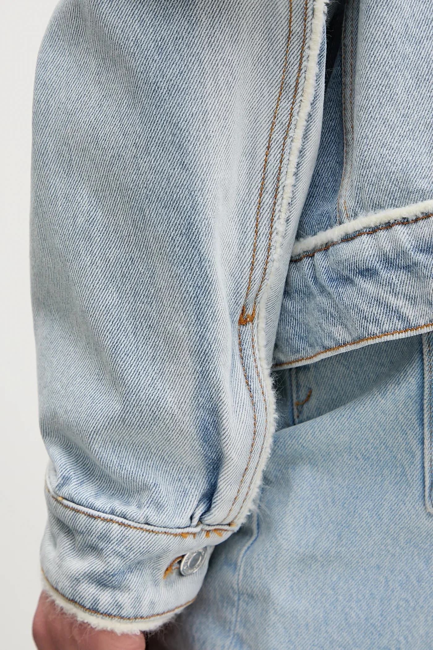 Джинсовая куртка - фото 7