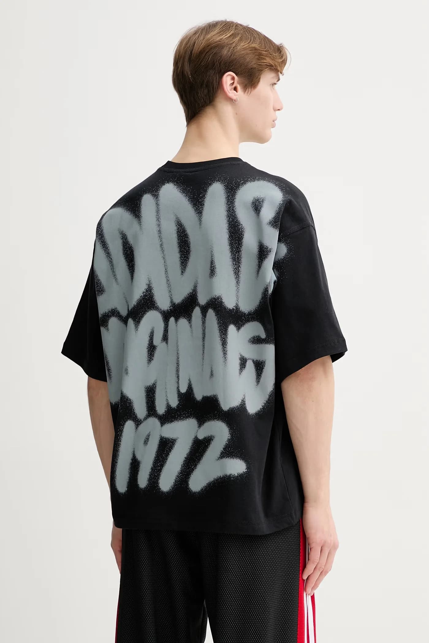 Хлопковая футболка с аэрографом