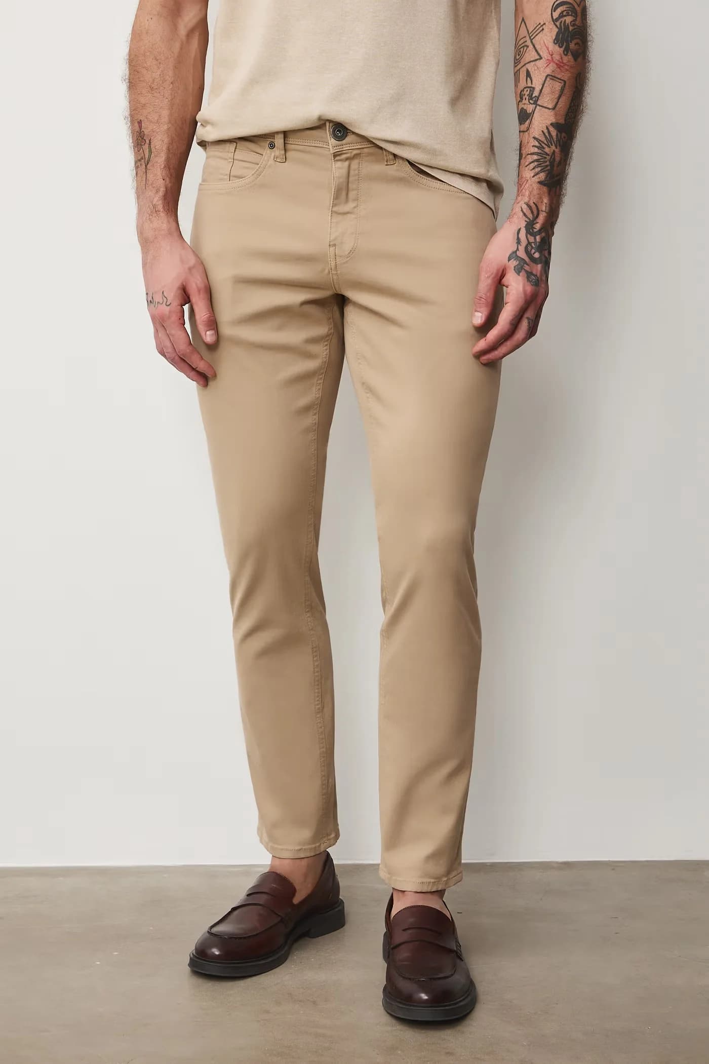 Мужские брюки облегающего кроя из хлопка с эластаном - фото 2