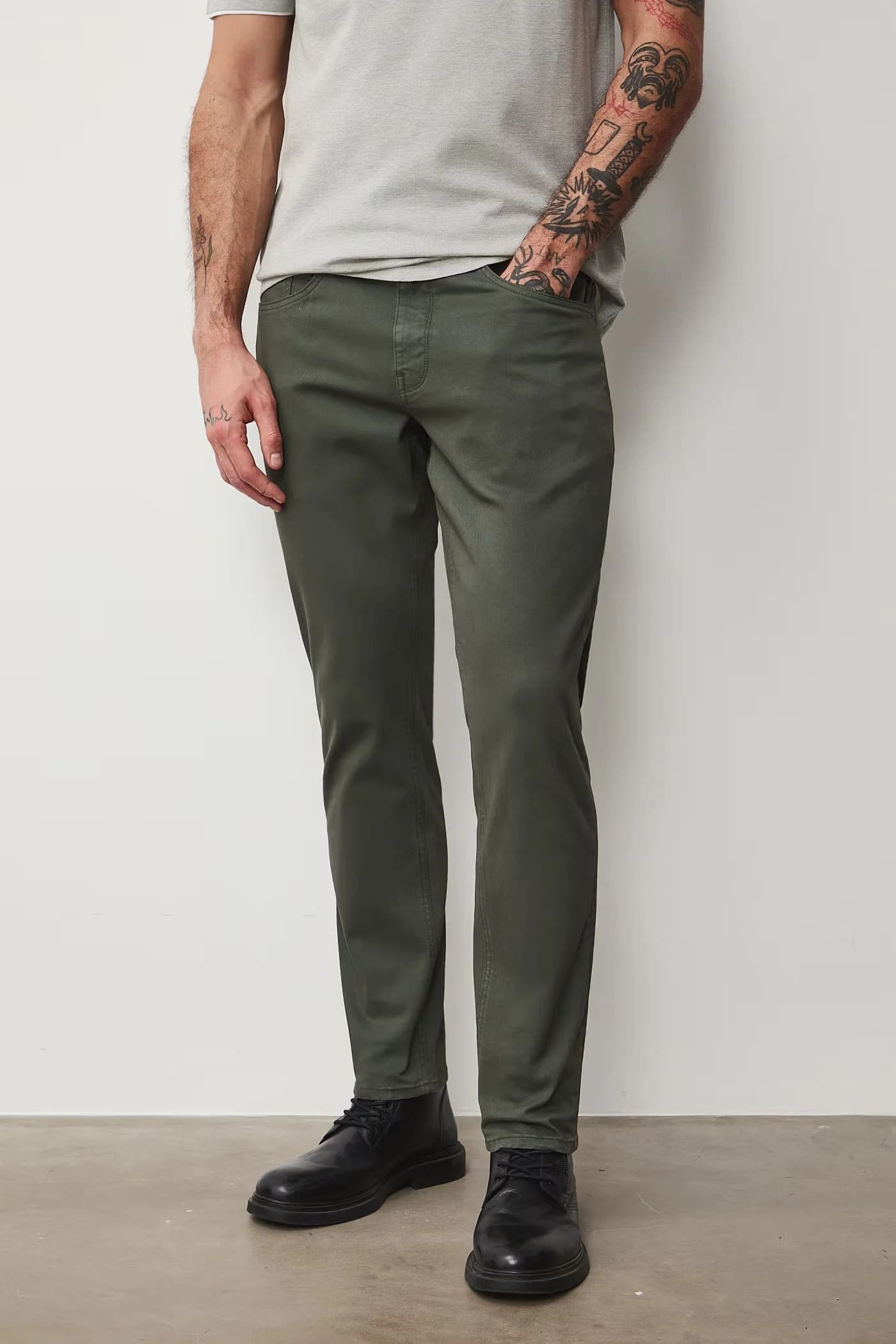 Мужские брюки облегающего кроя из хлопка с эластаном - фото 2