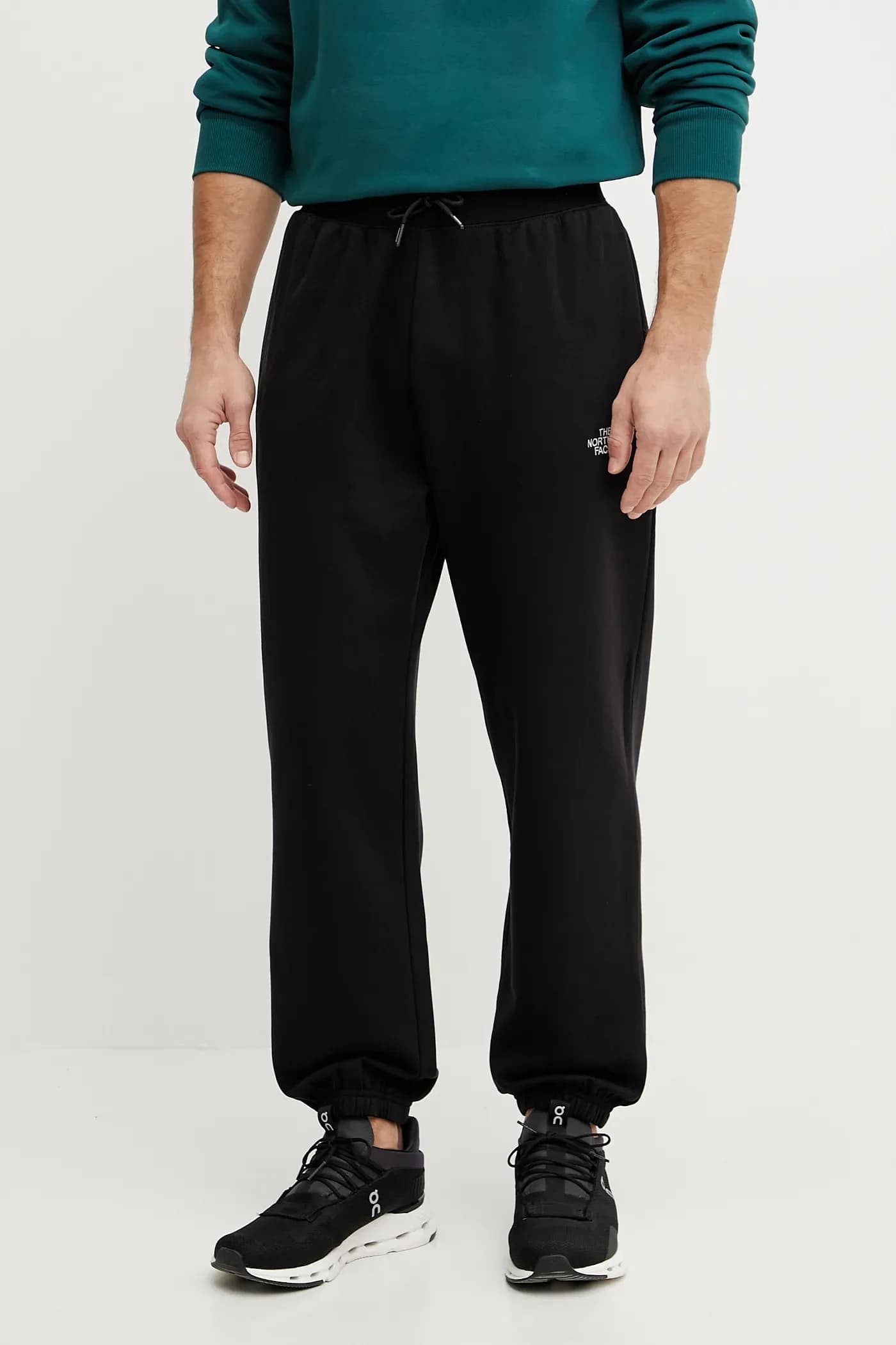 Свободные спортивные штаны Essential