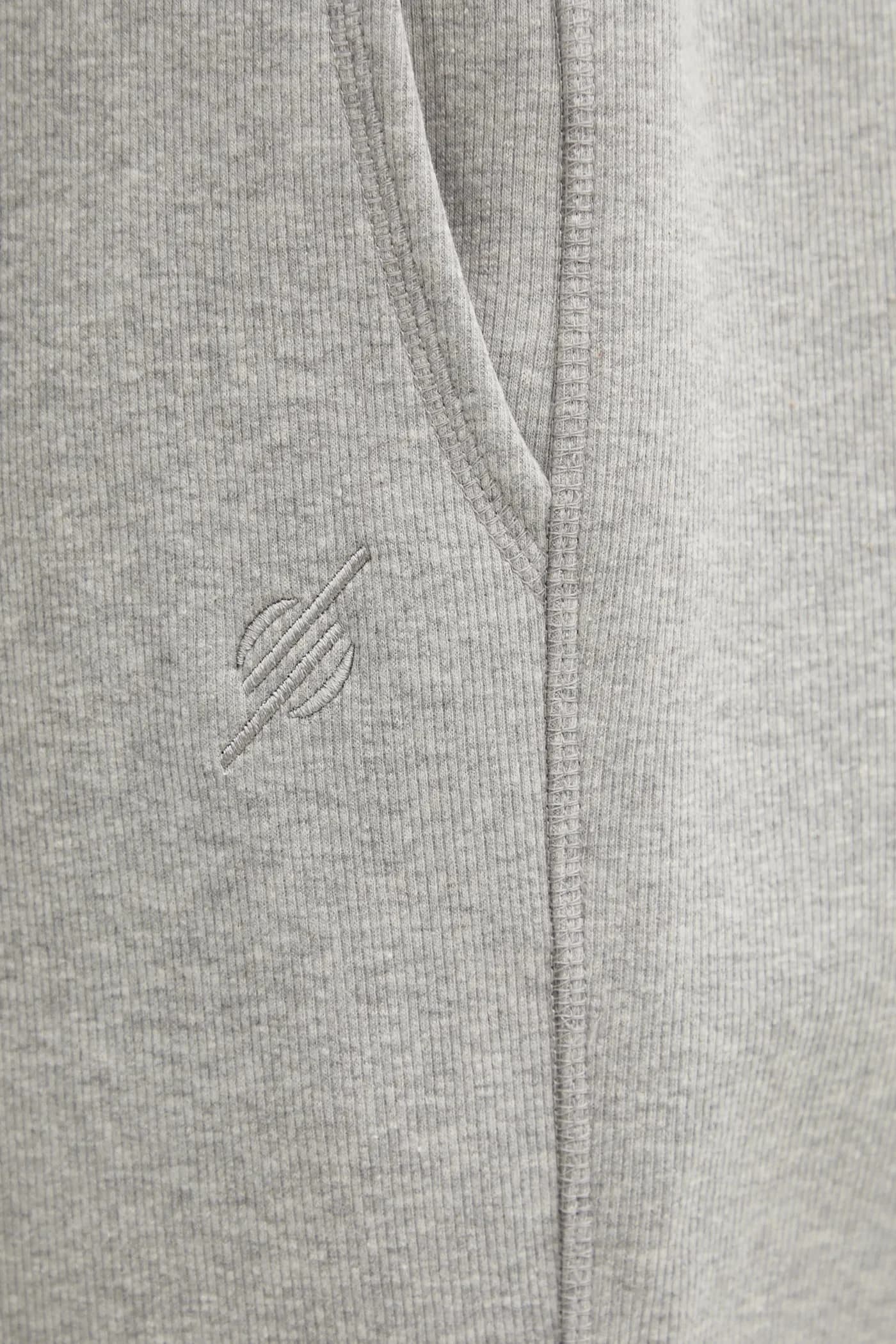 Спортивные брюки в моно рубчик - фото 4