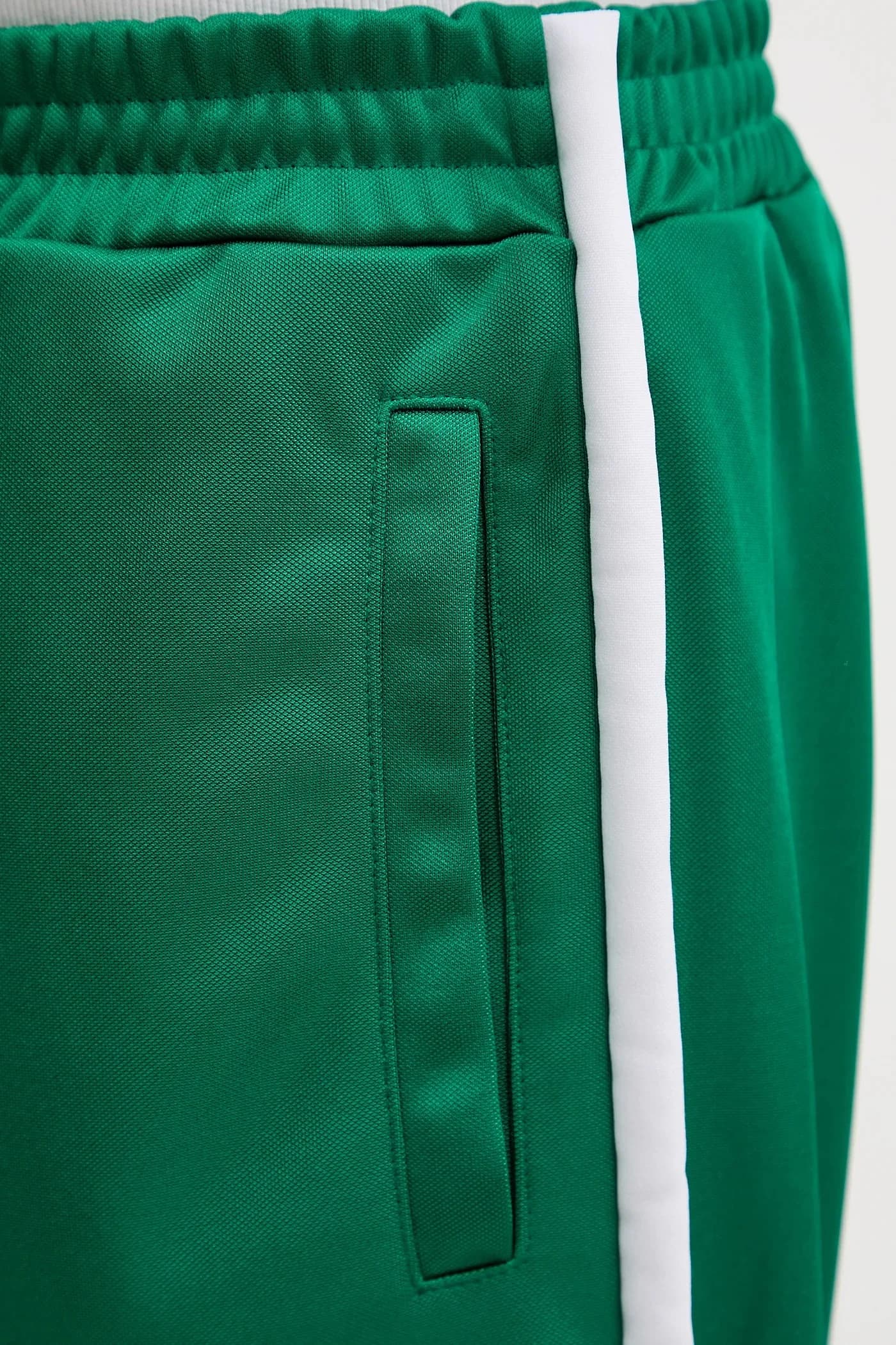 Спортивные брюки с объемной окантовкой - фото 4