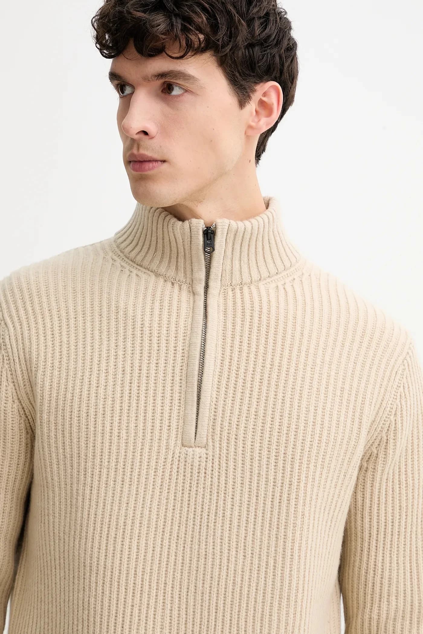 Незаменимый шерстяной свитер - фото 4