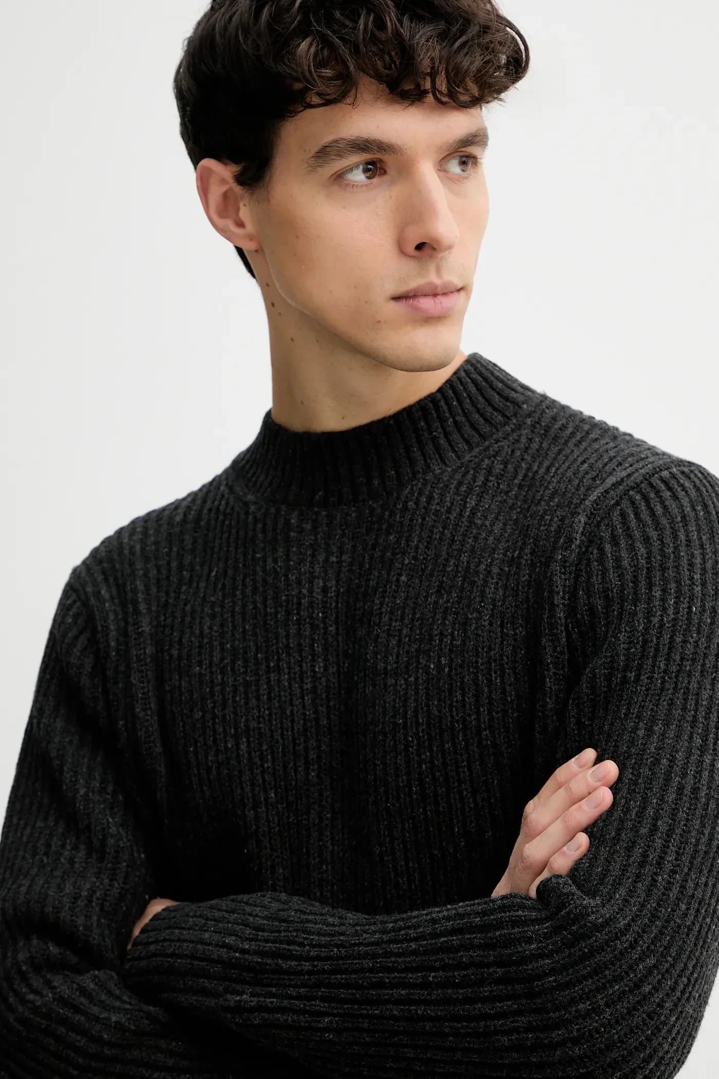 Незаменимый шерстяной свитер - фото 4