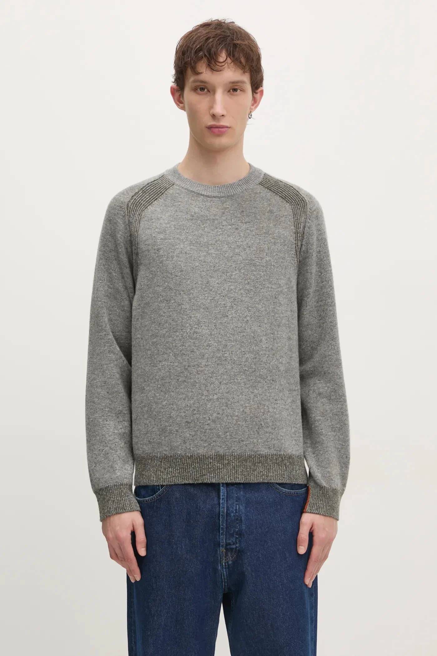 Шерстяной свитер