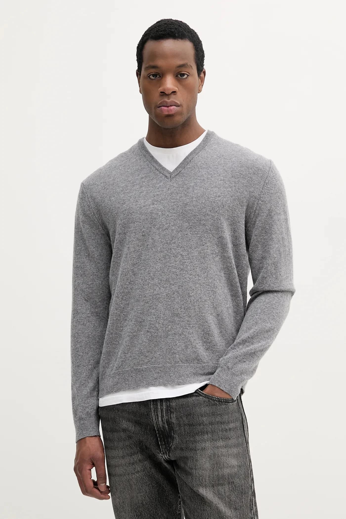 Шерстяной свитер