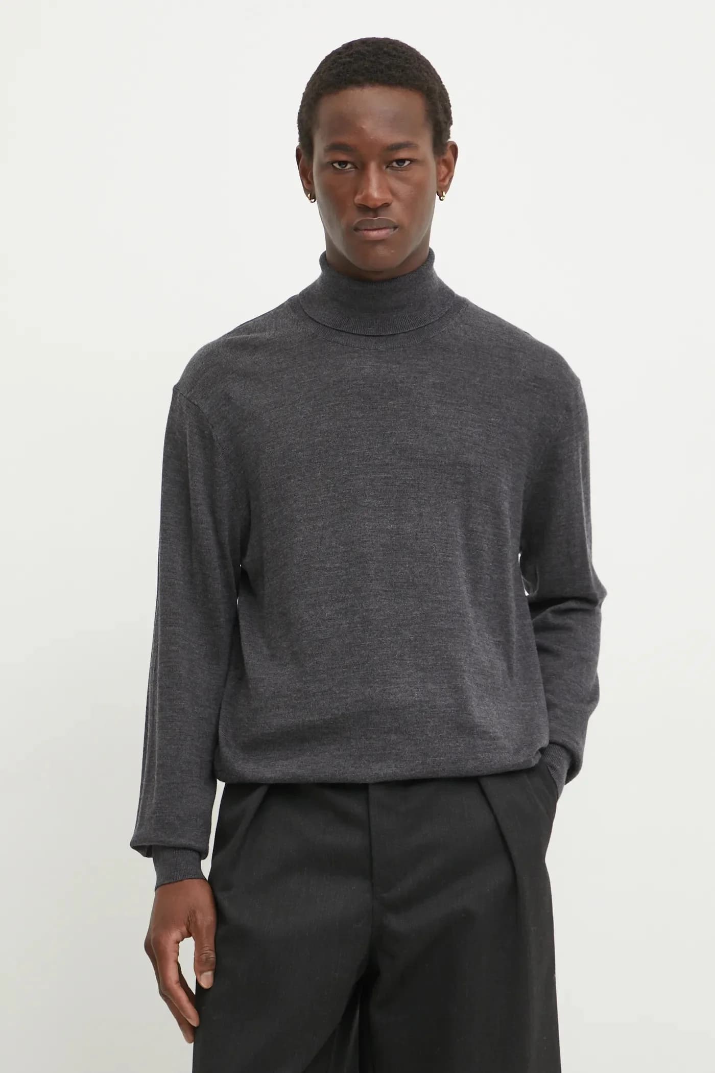 Шерстяной свитер