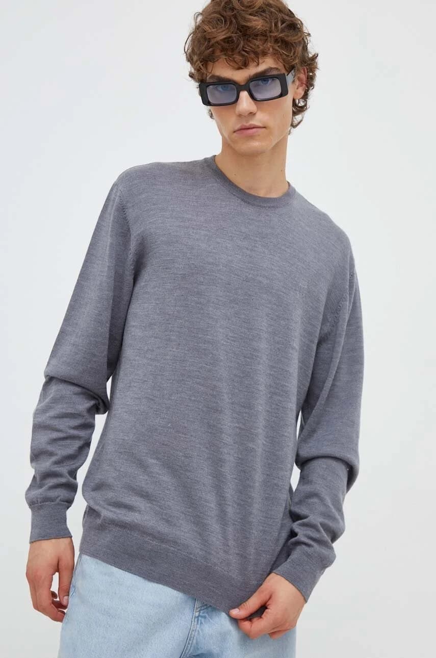 Шерстяной свитер