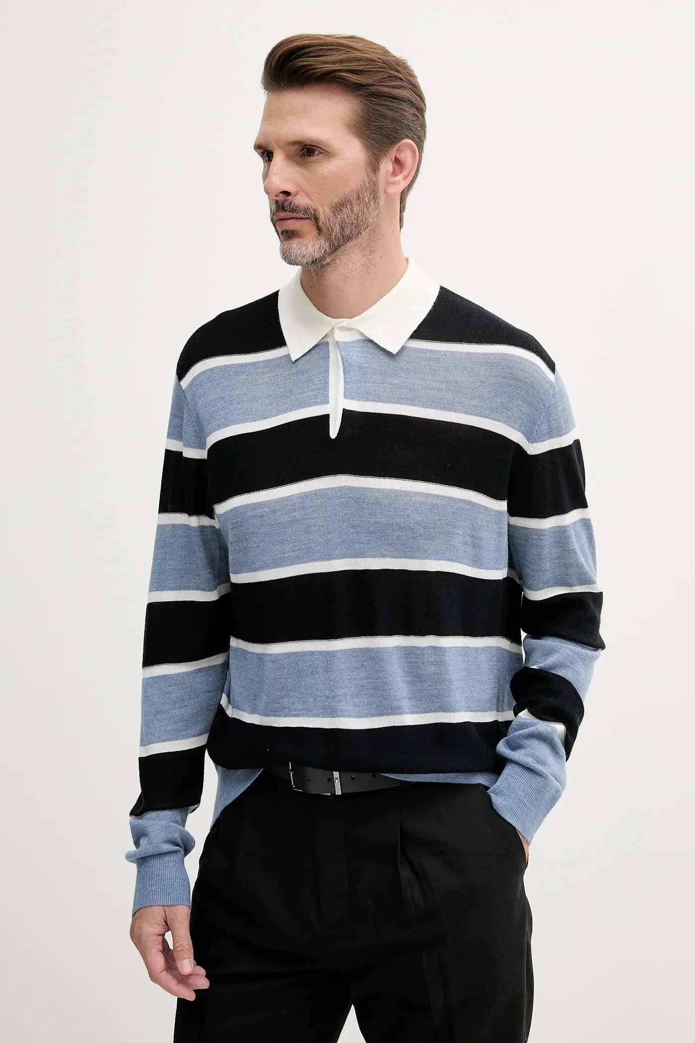 Шерстяной свитер