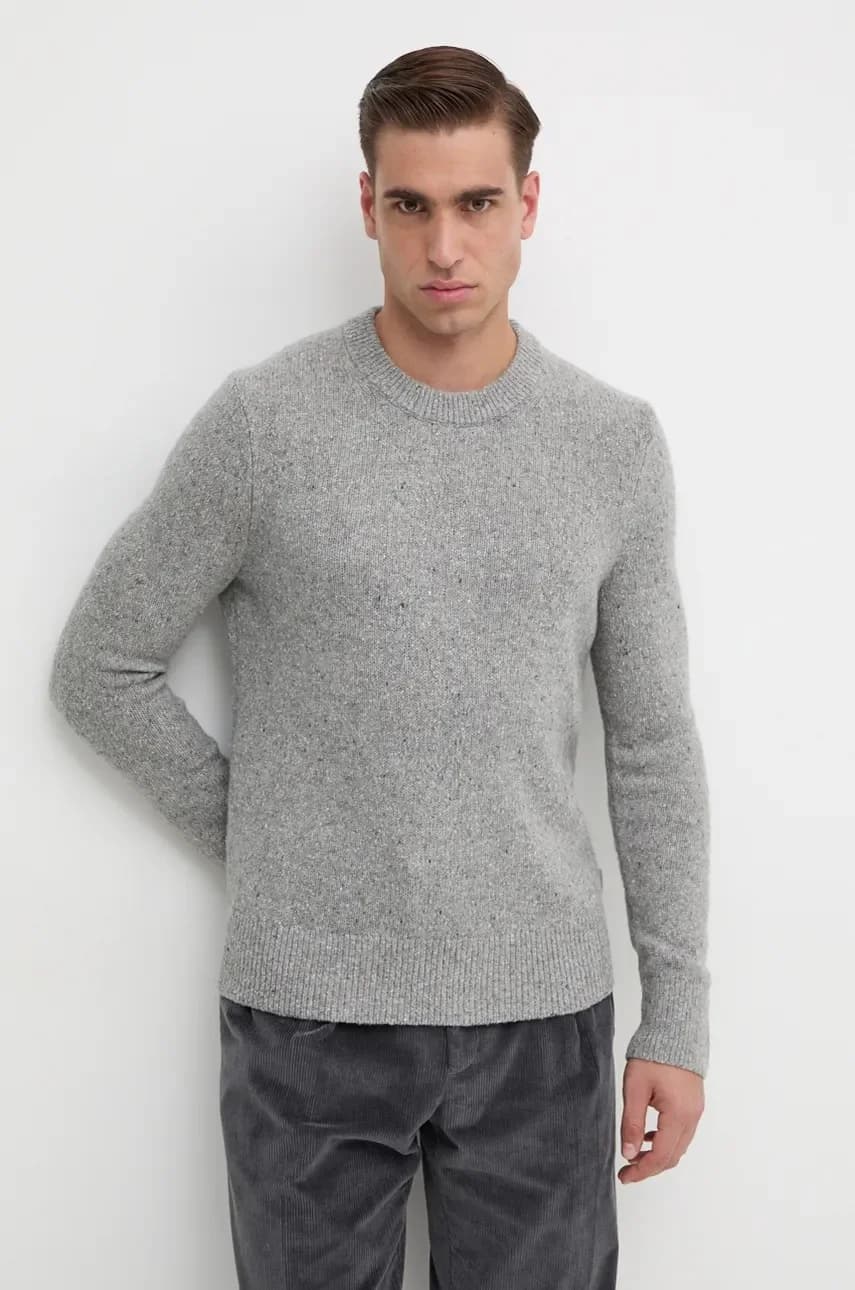 Шерстяной свитер