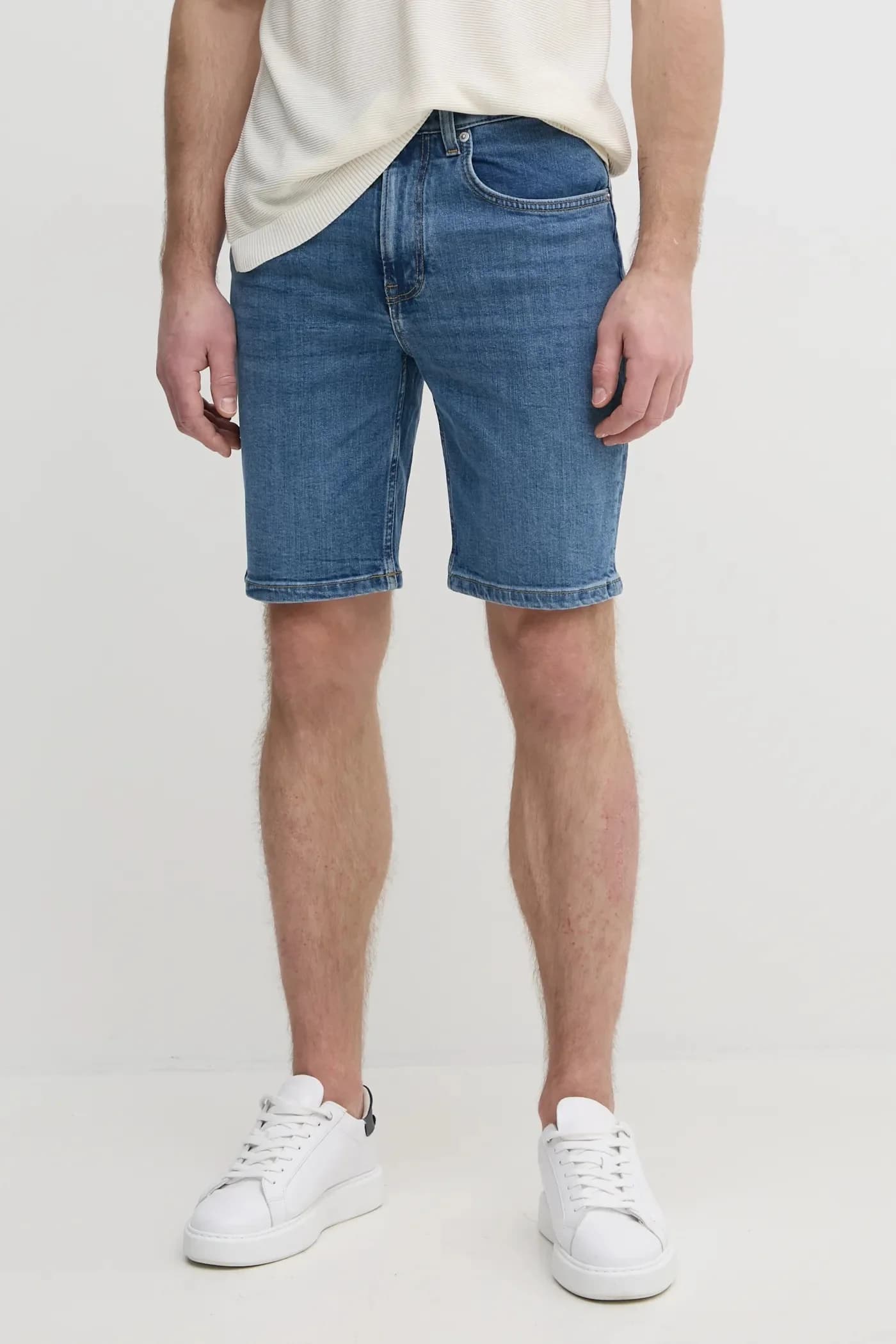 Джинсовые шорты