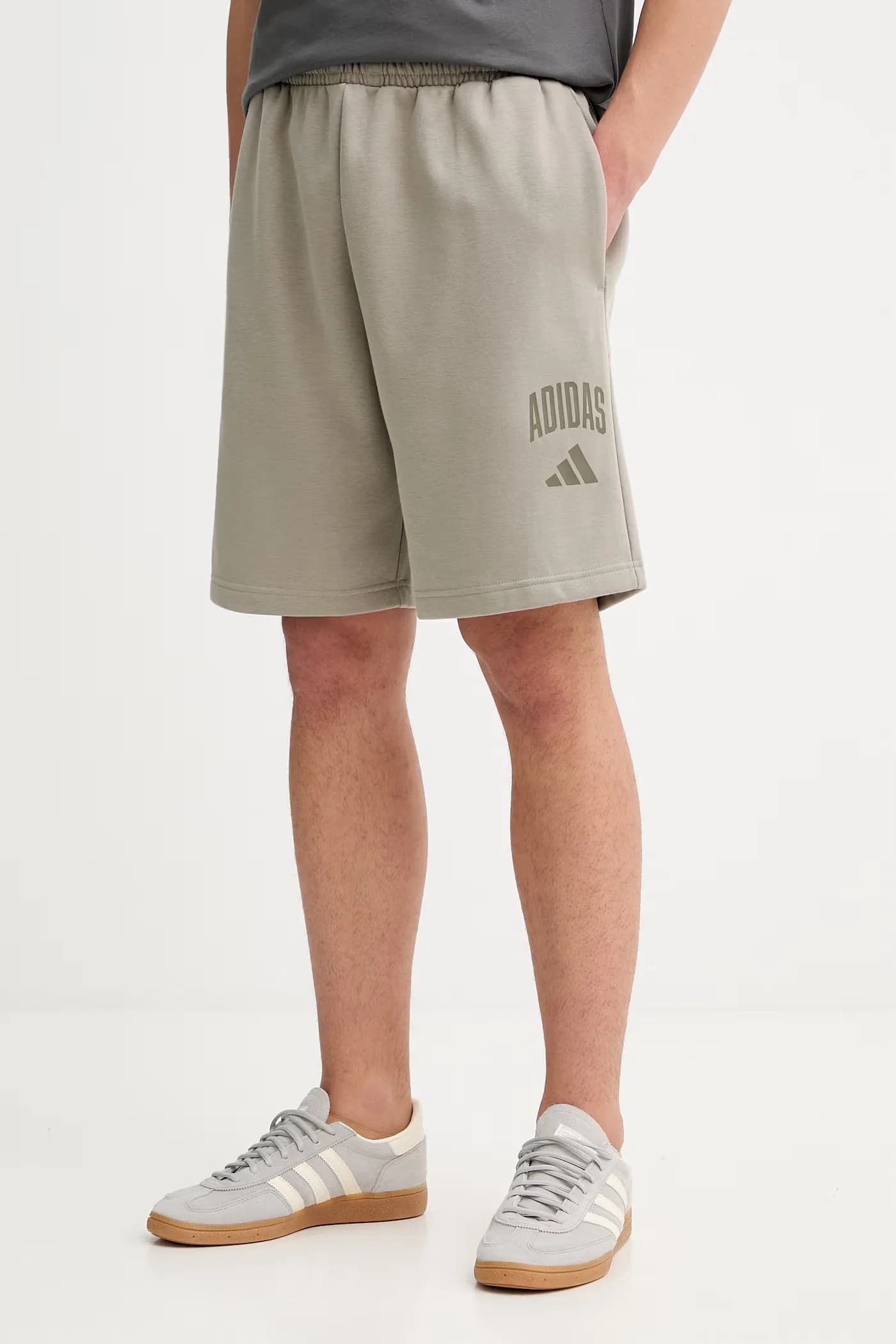 Университетские шорты